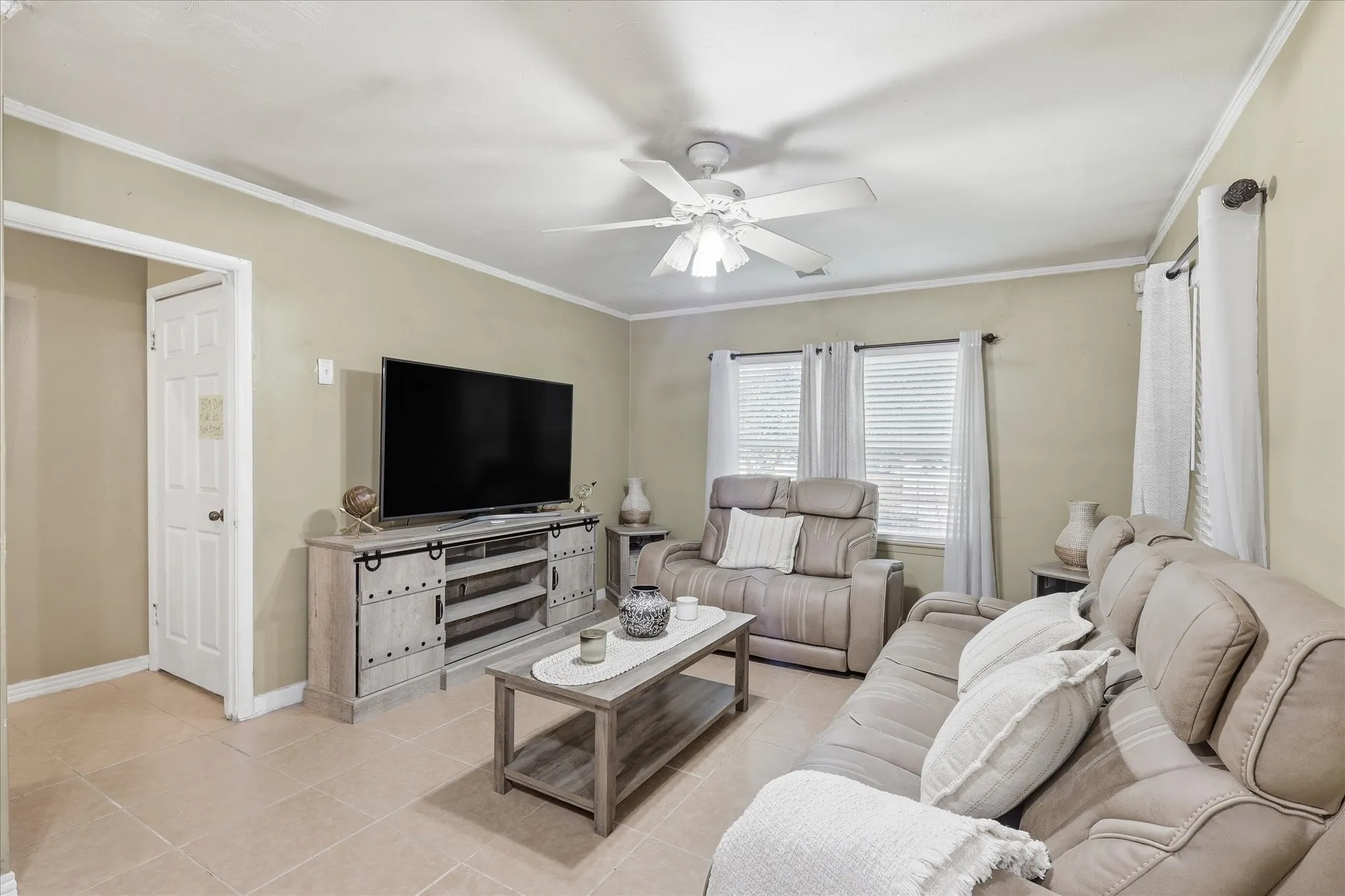 Single Family Residence For Sale in Dallas County , 2800 Brockbank Drive, Irving, Texas 75062, 4 Bedrooms, 2 Bathrooms, 1 Garage spaces, 1,398 Sqft, built in 1956, Price $285,000, mls#21274297, Real Estate Agent in Irving, Homes For Sale in Dallas county, Homes For Sale in Irving, Realtor in Irving Texas, Real Estate Brokerage Independent Realty Texas, Luminita Cordes Realtor