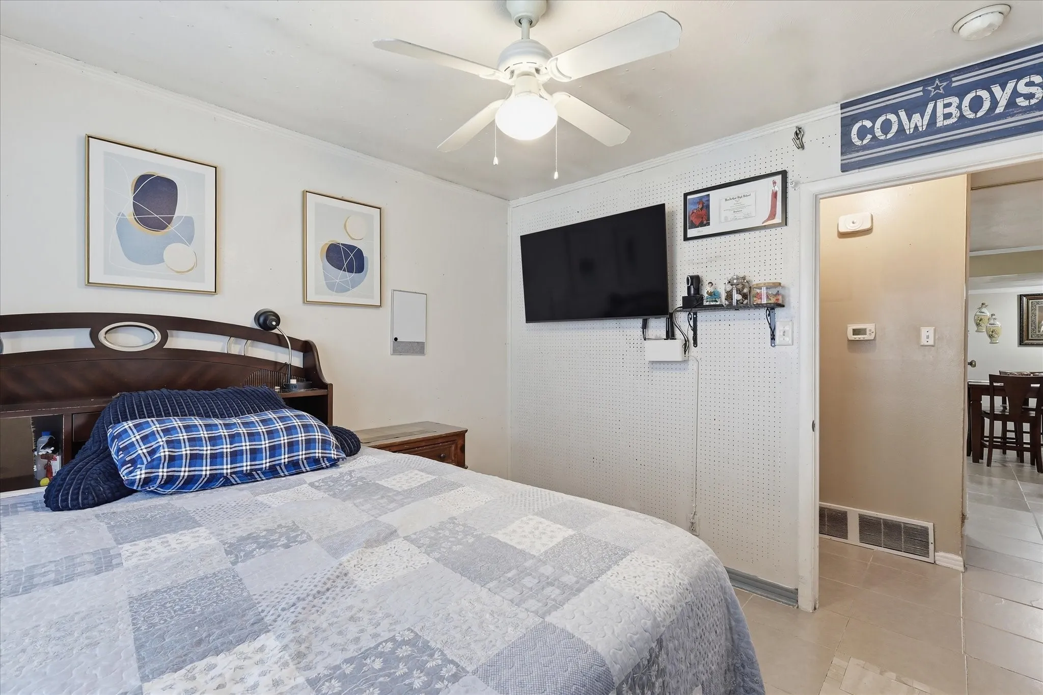 Single Family Residence For Sale in Dallas County , 2800 Brockbank Drive, Irving, Texas 75062, 4 Bedrooms, 2 Bathrooms, 1 Garage spaces, 1,398 Sqft, built in 1956, Price $285,000, mls#21274297, Real Estate Agent in Irving, Homes For Sale in Dallas county, Homes For Sale in Irving, Realtor in Irving Texas, Real Estate Brokerage Independent Realty Texas, Luminita Cordes Realtor