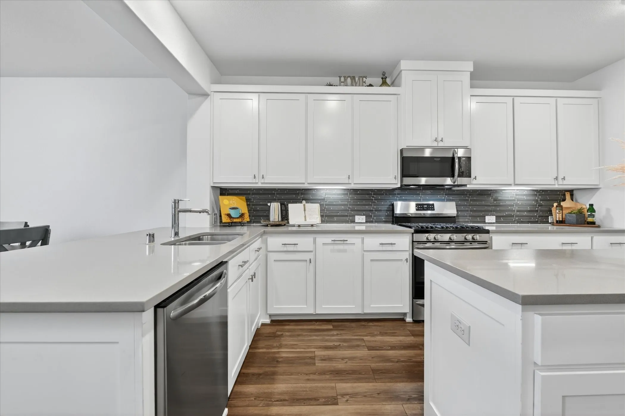 Townhouse For Sale in Denton County , 685 Watersedge Court, Lewisville, Texas 75067, 2 Bedroom, 3 Bathroom, 2 Garage spaces, 1,799 Sqft, built in 2021, Price $420,000, mls#21257167, Real Estate Agent in Lewisville, Homes For Sale in Denton county, Homes For Sale in Lewisville, Realtor in Lewisville Texas, Real Estate Brokerage Independent Realty Texas, Luminita Cordes Realtor