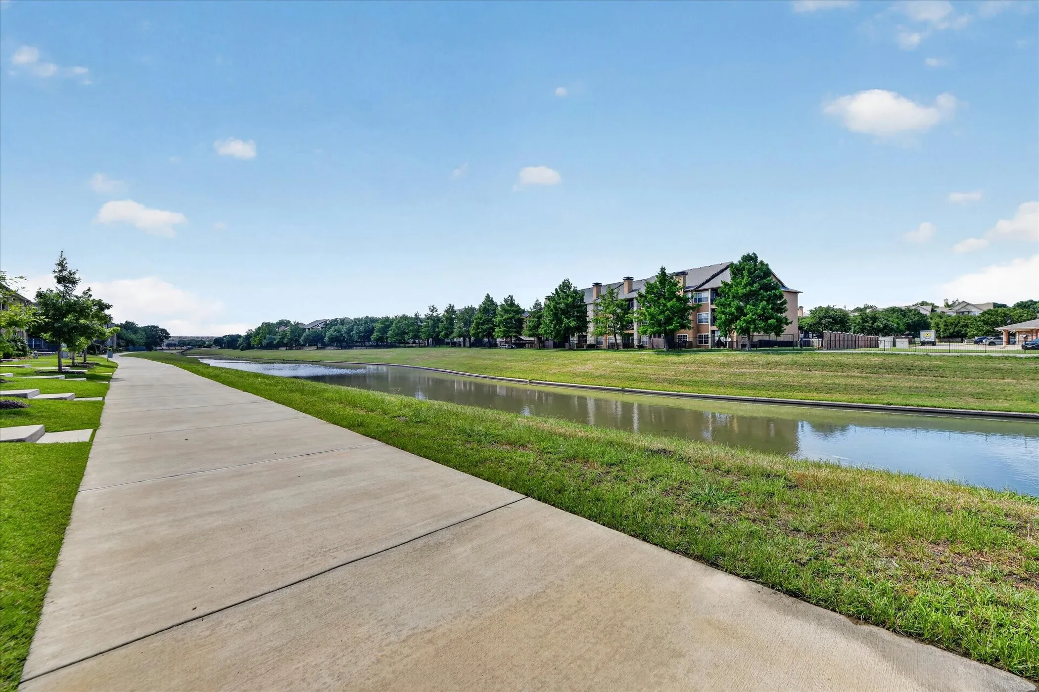 Townhouse For Sale in Denton County , 685 Watersedge Court, Lewisville, Texas 75067, 2 Bedroom, 3 Bathroom, 2 Garage spaces, 1,799 Sqft, built in 2021, Price $420,000, mls#21257167, Real Estate Agent in Lewisville, Homes For Sale in Denton county, Homes For Sale in Lewisville, Realtor in Lewisville Texas, Real Estate Brokerage Independent Realty Texas, Luminita Cordes Realtor