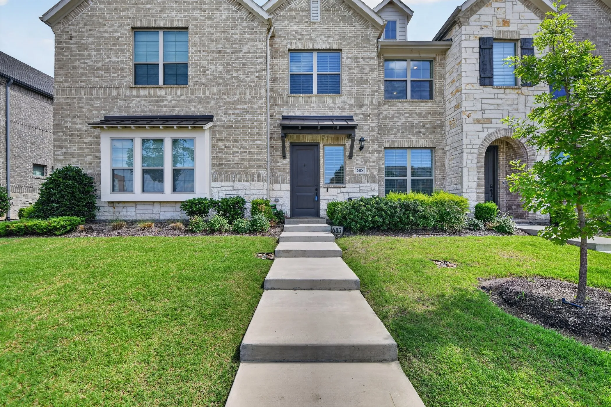 Townhouse For Sale in Denton County , 685 Watersedge Court, Lewisville, Texas 75067, 2 Bedroom, 3 Bathroom, 2 Garage spaces, 1,799 Sqft, built in 2021, Price $420,000, mls#21257167, Real Estate Agent in Lewisville, Homes For Sale in Denton county, Homes For Sale in Lewisville, Realtor in Lewisville Texas, Real Estate Brokerage Independent Realty Texas, Luminita Cordes Realtor