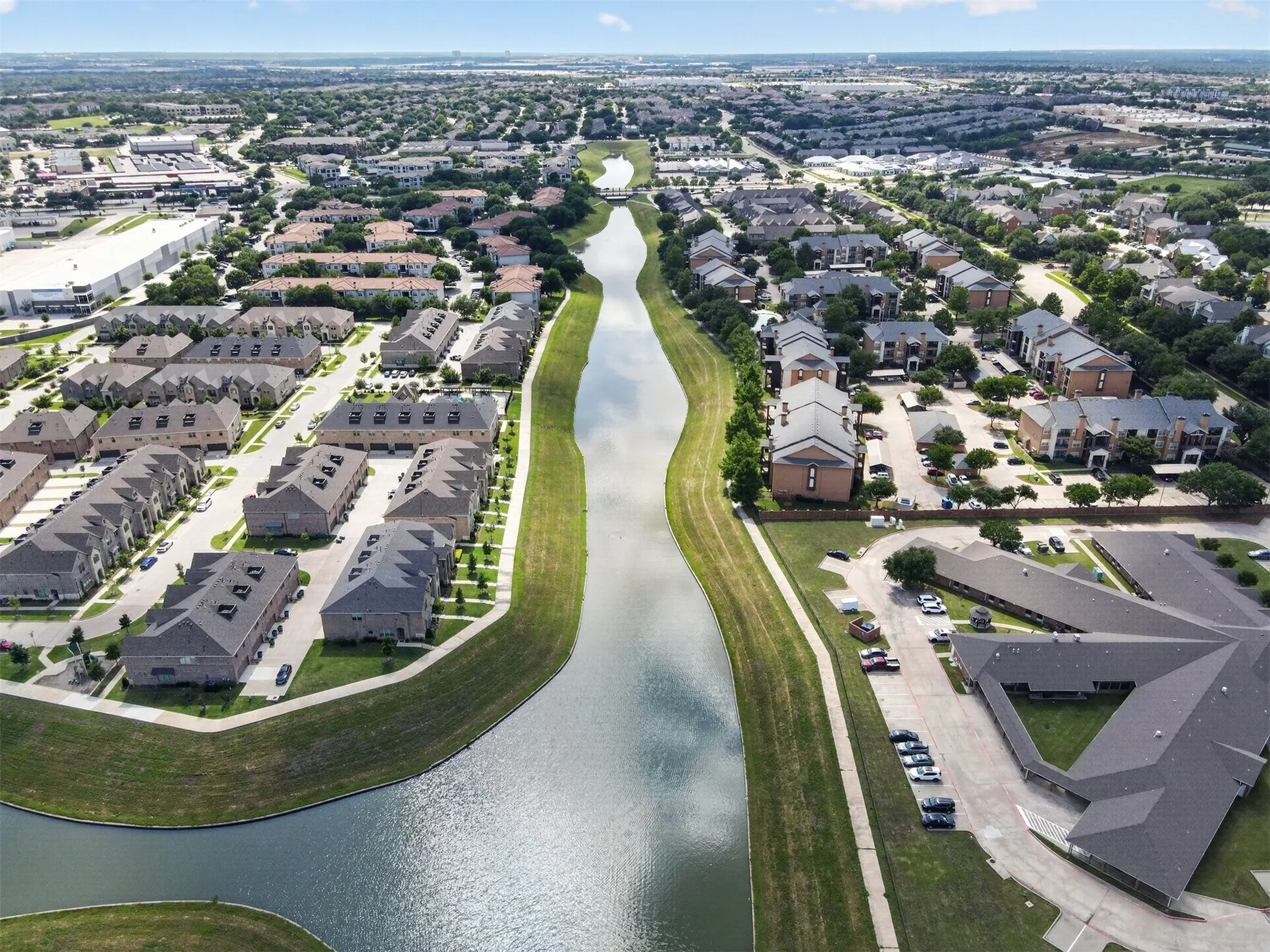 Townhouse For Sale in Denton County , 685 Watersedge Court, Lewisville, Texas 75067, 2 Bedroom, 3 Bathroom, 2 Garage spaces, 1,799 Sqft, built in 2021, Price $420,000, mls#21257167, Real Estate Agent in Lewisville, Homes For Sale in Denton county, Homes For Sale in Lewisville, Realtor in Lewisville Texas, Real Estate Brokerage Independent Realty Texas, Luminita Cordes Realtor