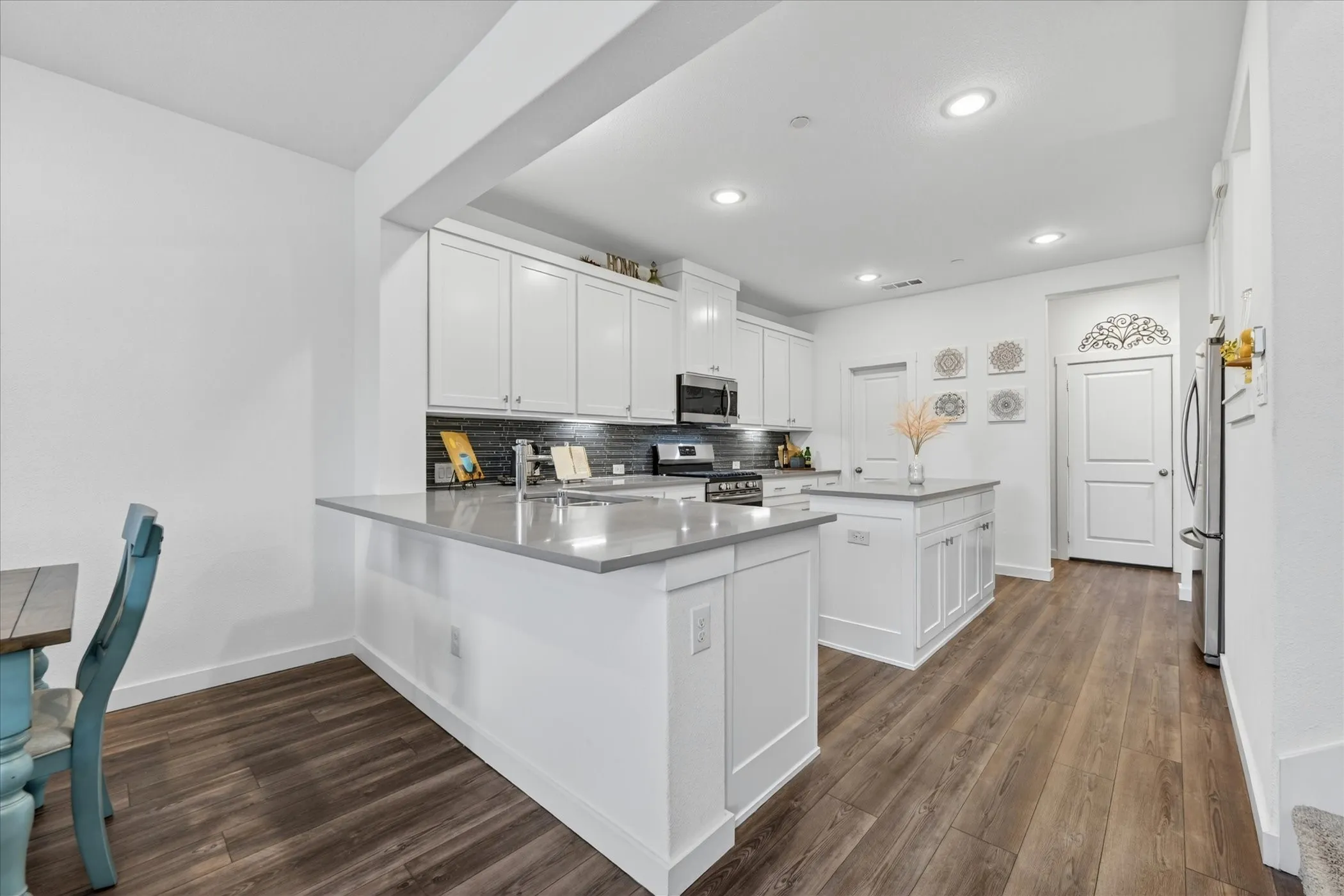 Townhouse For Sale in Denton County , 685 Watersedge Court, Lewisville, Texas 75067, 2 Bedroom, 3 Bathroom, 2 Garage spaces, 1,799 Sqft, built in 2021, Price $420,000, mls#21257167, Real Estate Agent in Lewisville, Homes For Sale in Denton county, Homes For Sale in Lewisville, Realtor in Lewisville Texas, Real Estate Brokerage Independent Realty Texas, Luminita Cordes Realtor