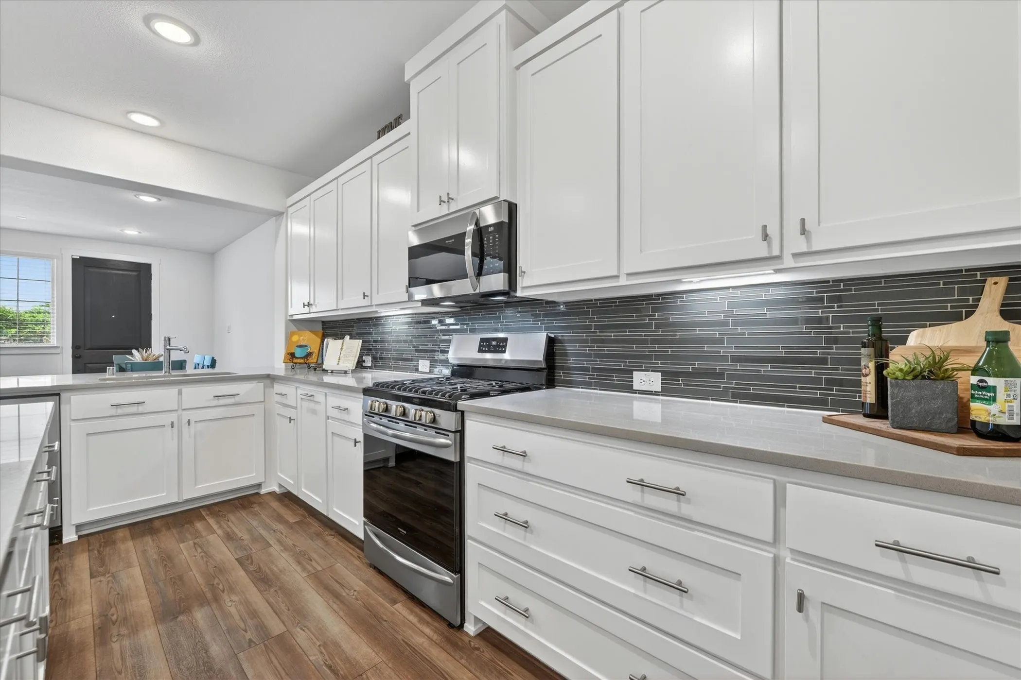 Townhouse For Sale in Denton County , 685 Watersedge Court, Lewisville, Texas 75067, 2 Bedroom, 3 Bathroom, 2 Garage spaces, 1,799 Sqft, built in 2021, Price $420,000, mls#21257167, Real Estate Agent in Lewisville, Homes For Sale in Denton county, Homes For Sale in Lewisville, Realtor in Lewisville Texas, Real Estate Brokerage Independent Realty Texas, Luminita Cordes Realtor