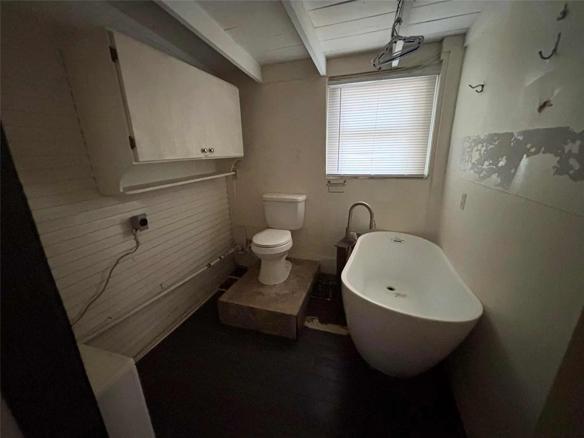 Single Family Residence For Sale in Jack County , 316 Alley Street, Perrin, Texas 76486, 4 Bedroom, 2 Bathroom, Garage spaces, 1,112 Sqft, built in 1945, mls#21279010, Real Estate Agent in Perrin, Homes For Sale in Jack county, Homes For Sale in Perrin, Realtor in Perrin Texas, Real Estate Brokerage Independent Realty Texas, Luminita Cordes Realtor