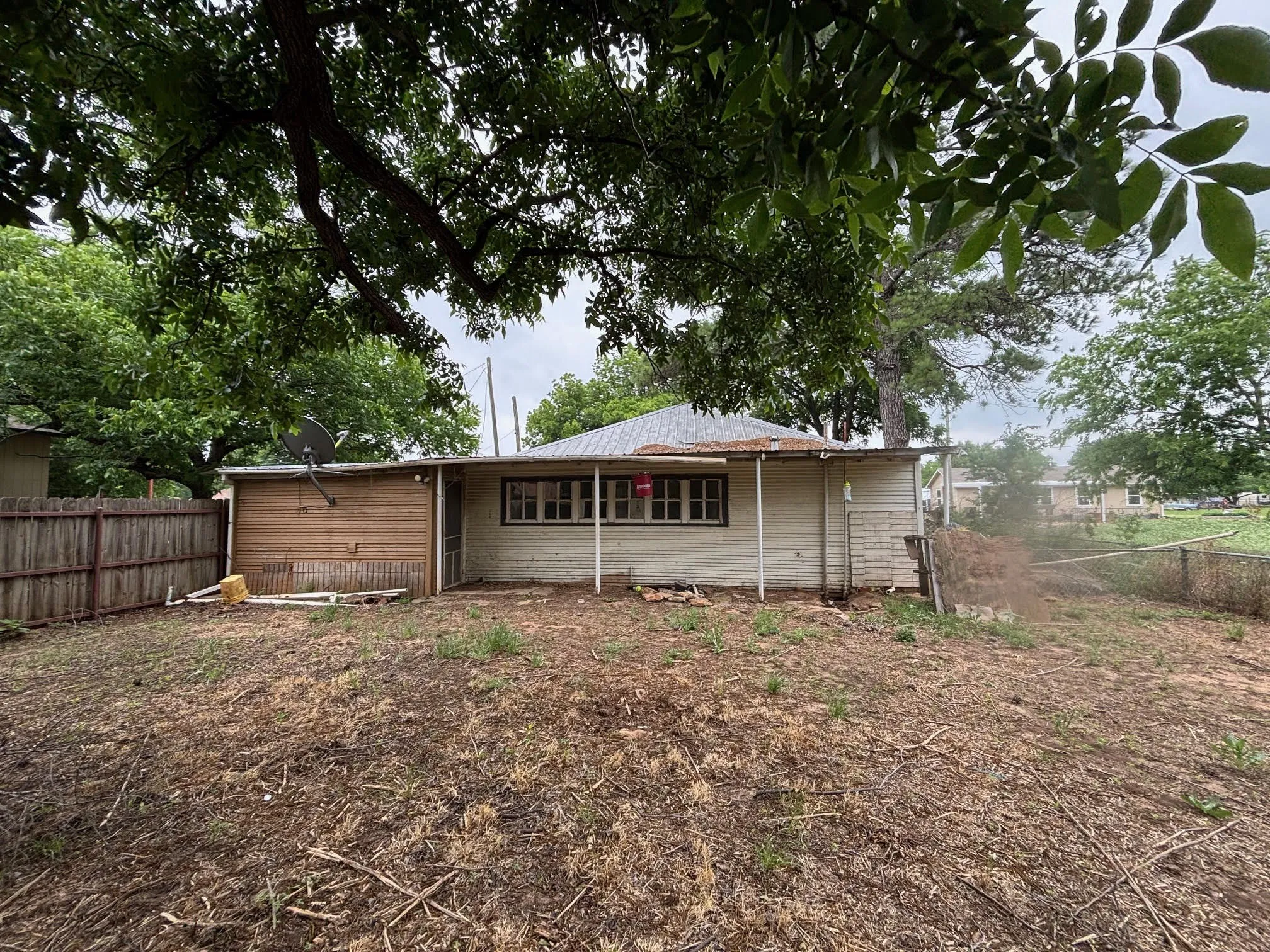 Single Family Residence For Sale in Jack County , 316 Alley Street, Perrin, Texas 76486, 4 Bedroom, 2 Bathroom, Garage spaces, 1,112 Sqft, built in 1945, mls#21279010, Real Estate Agent in Perrin, Homes For Sale in Jack county, Homes For Sale in Perrin, Realtor in Perrin Texas, Real Estate Brokerage Independent Realty Texas, Luminita Cordes Realtor