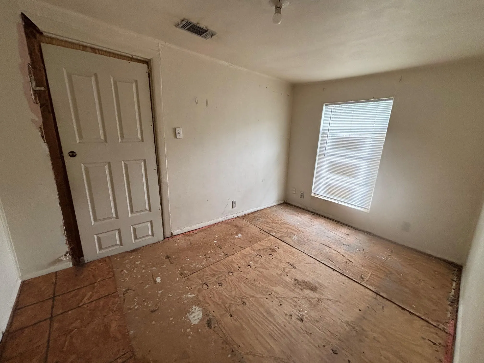 Single Family Residence For Sale in Jack County , 316 Alley Street, Perrin, Texas 76486, 4 Bedroom, 2 Bathroom, Garage spaces, 1,112 Sqft, built in 1945, mls#21279010, Real Estate Agent in Perrin, Homes For Sale in Jack county, Homes For Sale in Perrin, Realtor in Perrin Texas, Real Estate Brokerage Independent Realty Texas, Luminita Cordes Realtor