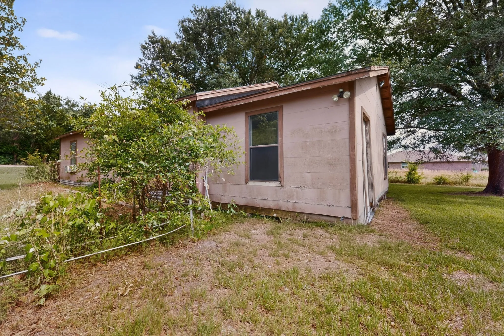 Single Family Residence For Sale in Kaufman County , 10075 Fm 429, Kaufman, Texas 75142, 3 Bedroom, 1 Bathroom, Garage spaces, 1,248 Sqft, built in 1965, mls#21278921, Real Estate Agent in Kaufman, Homes For Sale in Kaufman county, Homes For Sale in Kaufman, Realtor in Kaufman Texas, Real Estate Brokerage Independent Realty Texas, Luminita Cordes Realtor