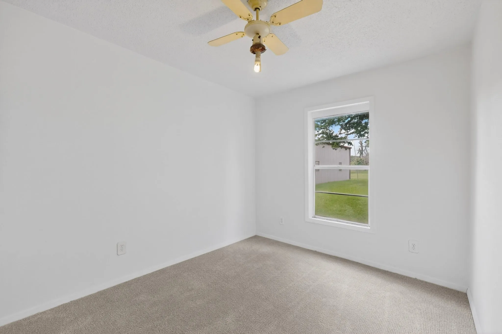 Single Family Residence For Sale in Kaufman County , 10075 Fm 429, Kaufman, Texas 75142, 3 Bedroom, 1 Bathroom, Garage spaces, 1,248 Sqft, built in 1965, mls#21278921, Real Estate Agent in Kaufman, Homes For Sale in Kaufman county, Homes For Sale in Kaufman, Realtor in Kaufman Texas, Real Estate Brokerage Independent Realty Texas, Luminita Cordes Realtor