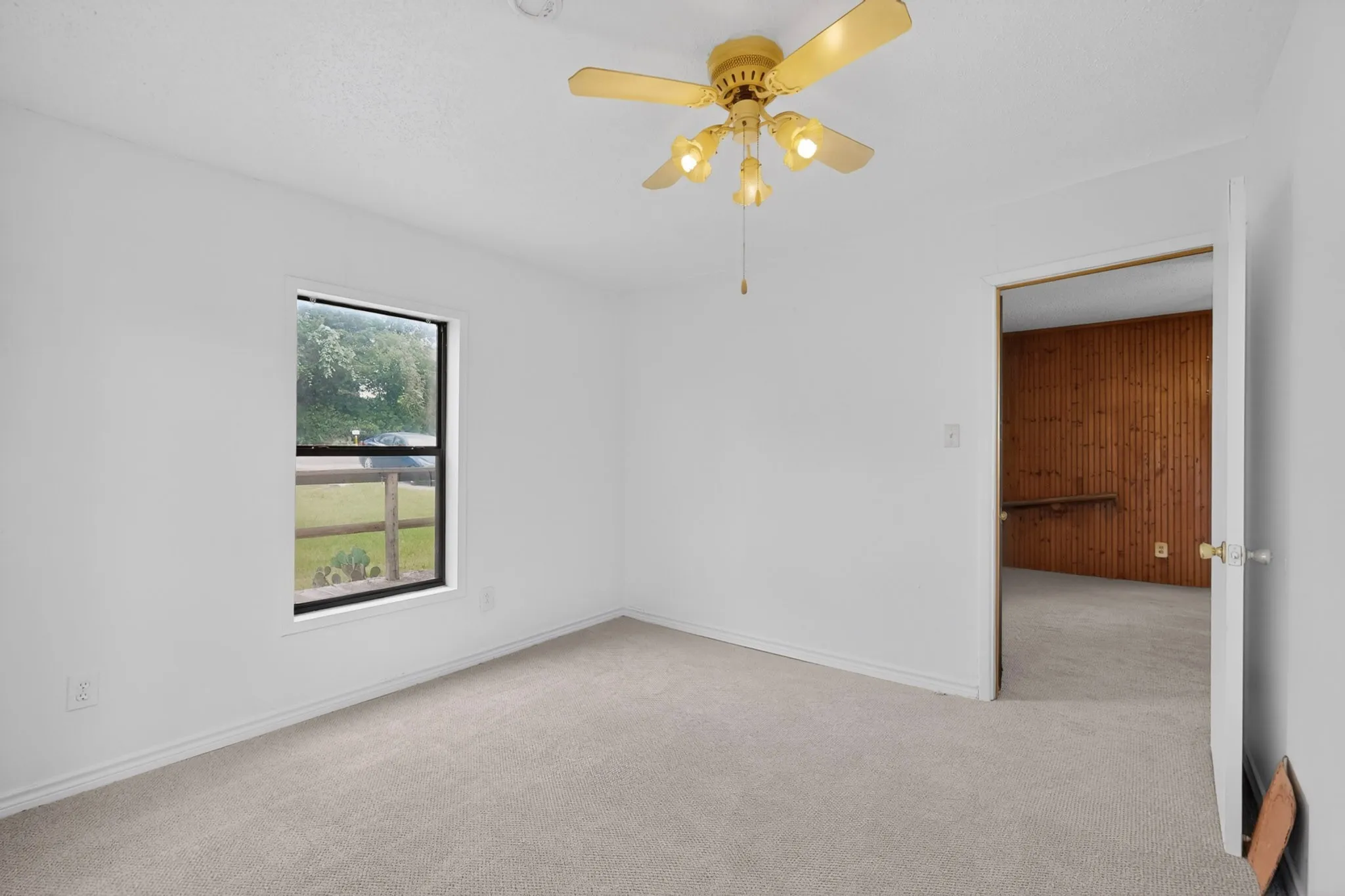 Single Family Residence For Sale in Kaufman County , 10075 Fm 429, Kaufman, Texas 75142, 3 Bedroom, 1 Bathroom, Garage spaces, 1,248 Sqft, built in 1965, mls#21278921, Real Estate Agent in Kaufman, Homes For Sale in Kaufman county, Homes For Sale in Kaufman, Realtor in Kaufman Texas, Real Estate Brokerage Independent Realty Texas, Luminita Cordes Realtor