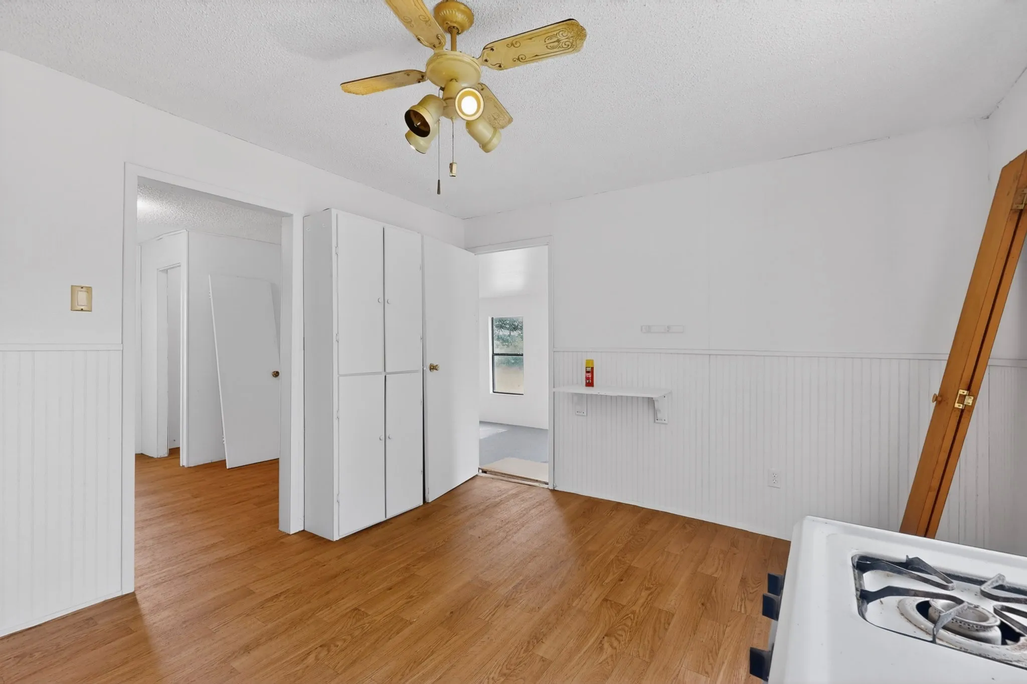 Single Family Residence For Sale in Kaufman County , 10075 Fm 429, Kaufman, Texas 75142, 3 Bedroom, 1 Bathroom, Garage spaces, 1,248 Sqft, built in 1965, mls#21278921, Real Estate Agent in Kaufman, Homes For Sale in Kaufman county, Homes For Sale in Kaufman, Realtor in Kaufman Texas, Real Estate Brokerage Independent Realty Texas, Luminita Cordes Realtor