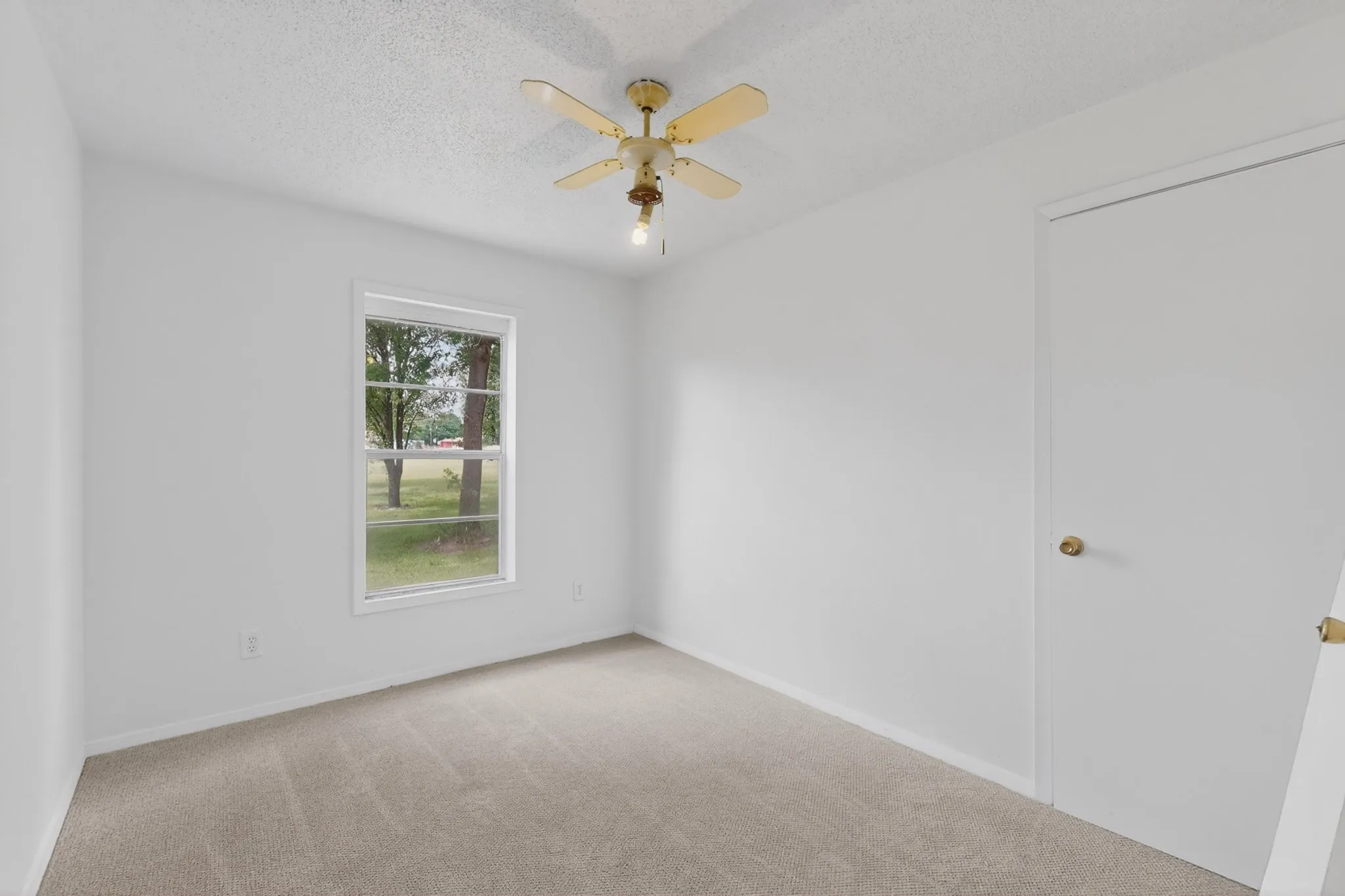 Single Family Residence For Sale in Kaufman County , 10075 Fm 429, Kaufman, Texas 75142, 3 Bedroom, 1 Bathroom, Garage spaces, 1,248 Sqft, built in 1965, mls#21278921, Real Estate Agent in Kaufman, Homes For Sale in Kaufman county, Homes For Sale in Kaufman, Realtor in Kaufman Texas, Real Estate Brokerage Independent Realty Texas, Luminita Cordes Realtor