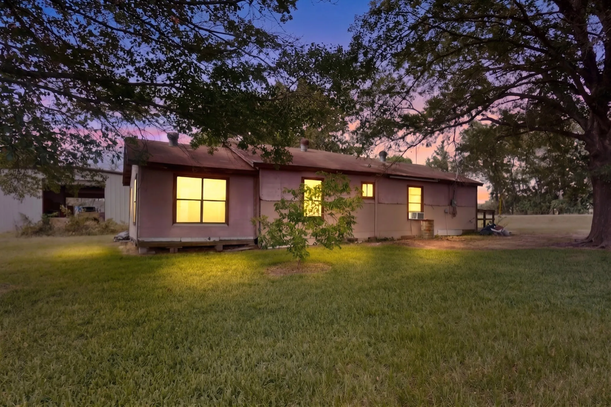 Single Family Residence For Sale in Kaufman County , 10075 Fm 429, Kaufman, Texas 75142, 3 Bedroom, 1 Bathroom, Garage spaces, 1,248 Sqft, built in 1965, mls#21278921, Real Estate Agent in Kaufman, Homes For Sale in Kaufman county, Homes For Sale in Kaufman, Realtor in Kaufman Texas, Real Estate Brokerage Independent Realty Texas, Luminita Cordes Realtor