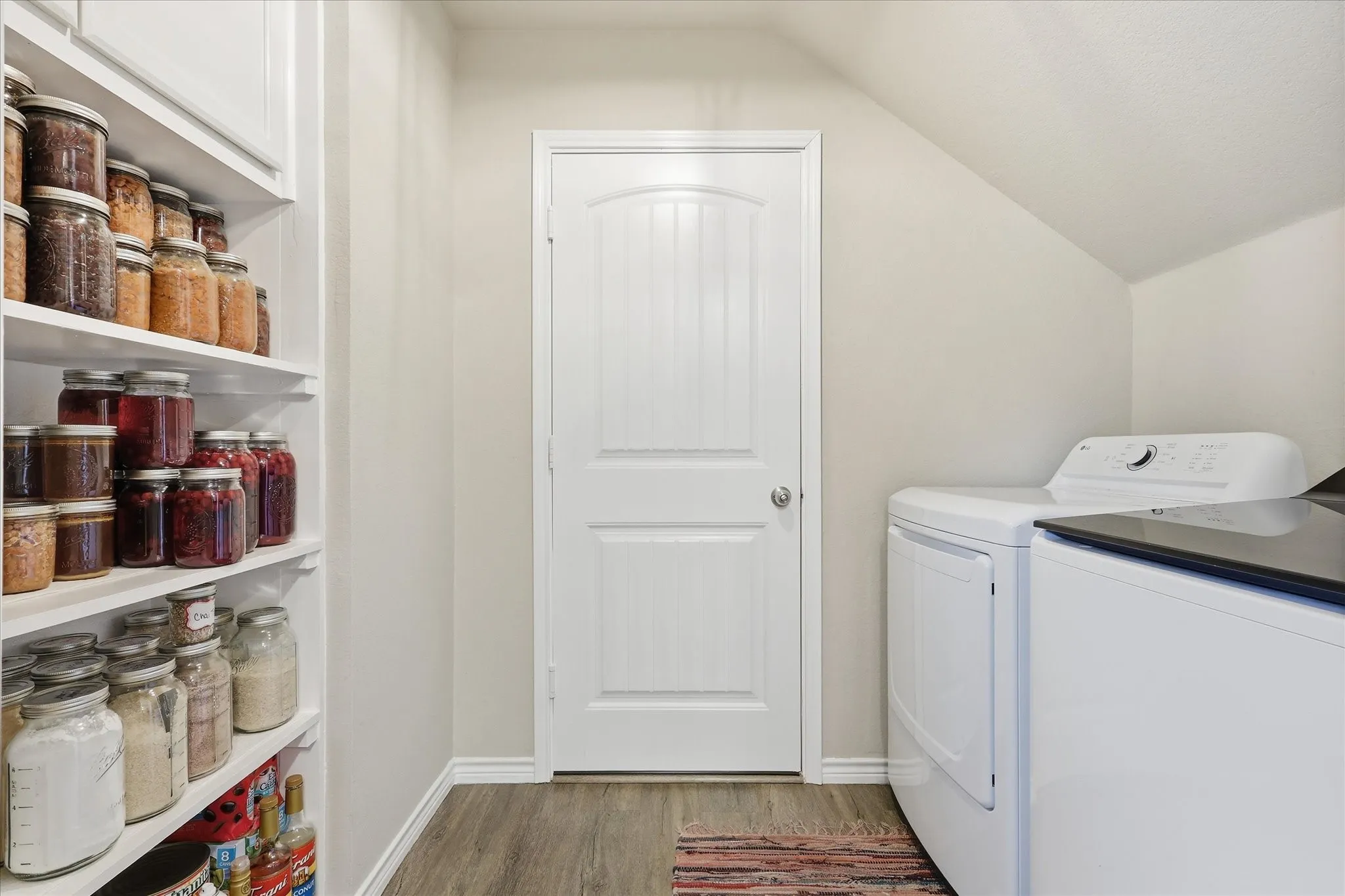 Single Family Residence For Sale in Collin County , 327 Montana Trail, Murphy, Texas 75094, 4 Bedroom, 2 Bathroom, 2 Garage spaces, 2,680 Sqft, built in 2005, mls#21276698, Real Estate Agent in Murphy, Homes For Sale in Collin county, Homes For Sale in Murphy, Realtor in Murphy Texas, Real Estate Brokerage Independent Realty Texas, Luminita Cordes Realtor