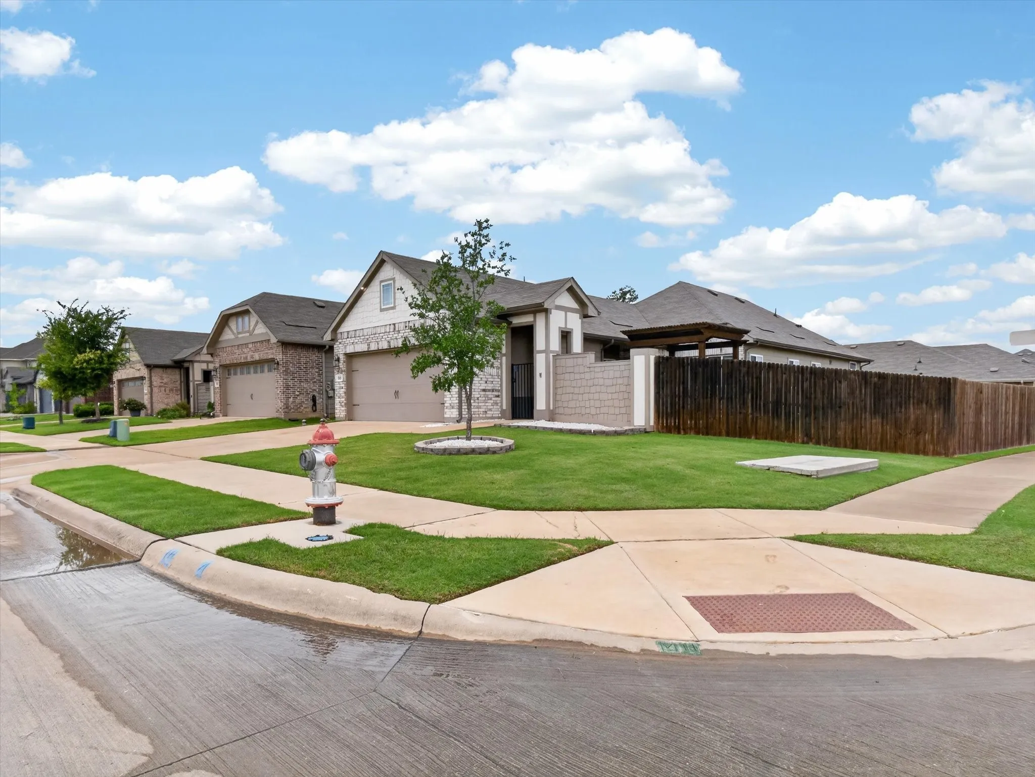 Single Family Residence For Sale in Denton County , 599 Concho Street, Aubrey, Texas 76227, 3 Bedroom, 2 Bathroom, 2 Garage spaces, 1,637 Sqft, built in 2021, mls#21271254, Real Estate Agent in Aubrey, Homes For Sale in Denton county, Homes For Sale in Aubrey, Realtor in Aubrey Texas, Real Estate Brokerage Independent Realty Texas, Luminita Cordes Realtor