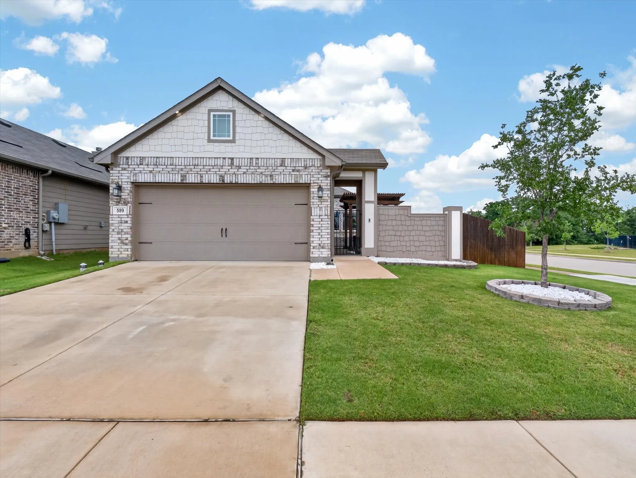 Single Family Residence For Sale in Denton County , 599 Concho Street, Aubrey, Texas 76227, 3 Bedroom, 2 Bathroom, 2 Garage spaces, 1,637 Sqft, built in 2021, mls#21271254, Real Estate Agent in Aubrey, Homes For Sale in Denton county, Homes For Sale in Aubrey, Realtor in Aubrey Texas, Real Estate Brokerage Independent Realty Texas, Luminita Cordes Realtor