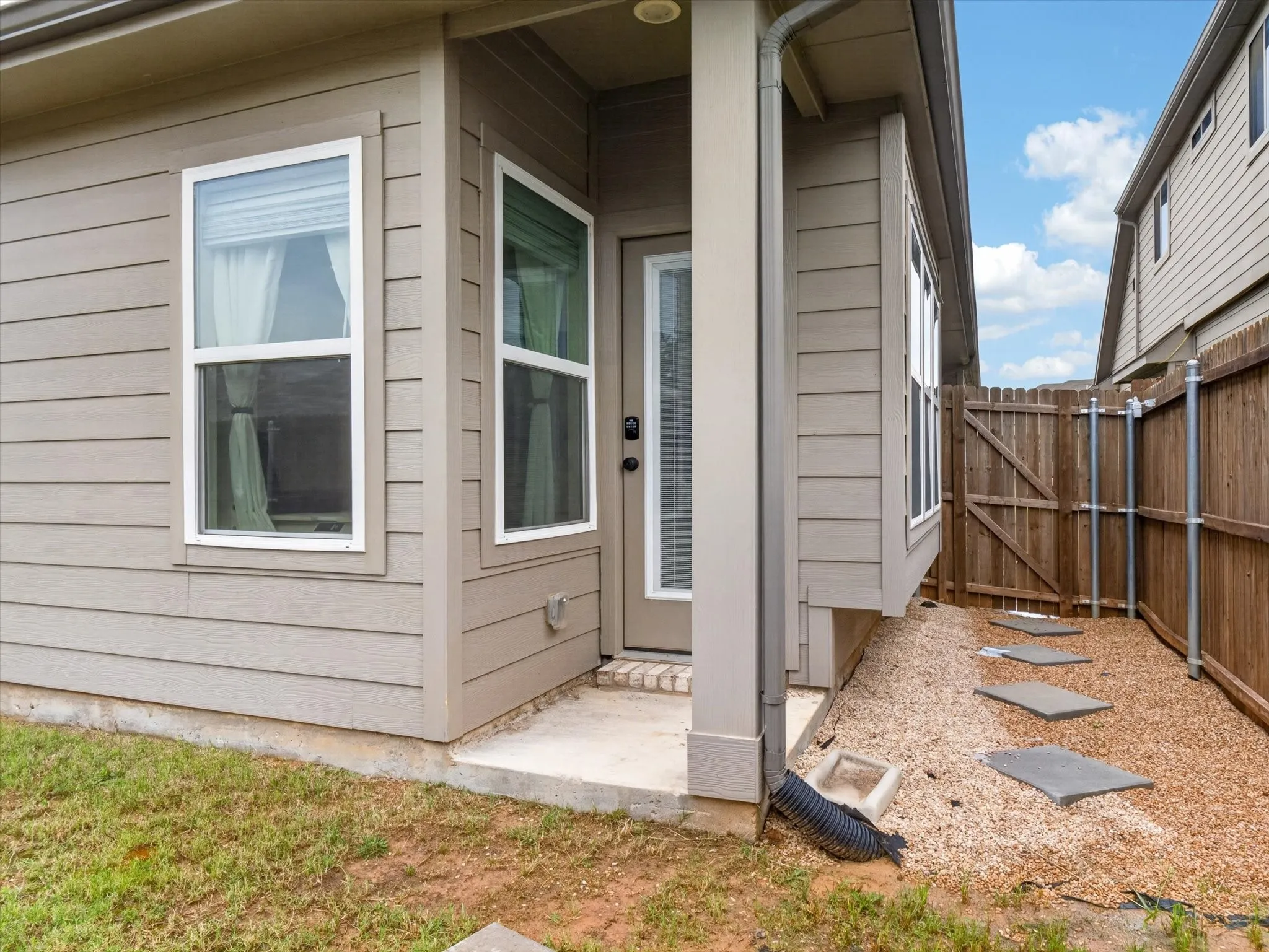 Single Family Residence For Sale in Denton County , 599 Concho Street, Aubrey, Texas 76227, 3 Bedroom, 2 Bathroom, 2 Garage spaces, 1,637 Sqft, built in 2021, mls#21271254, Real Estate Agent in Aubrey, Homes For Sale in Denton county, Homes For Sale in Aubrey, Realtor in Aubrey Texas, Real Estate Brokerage Independent Realty Texas, Luminita Cordes Realtor