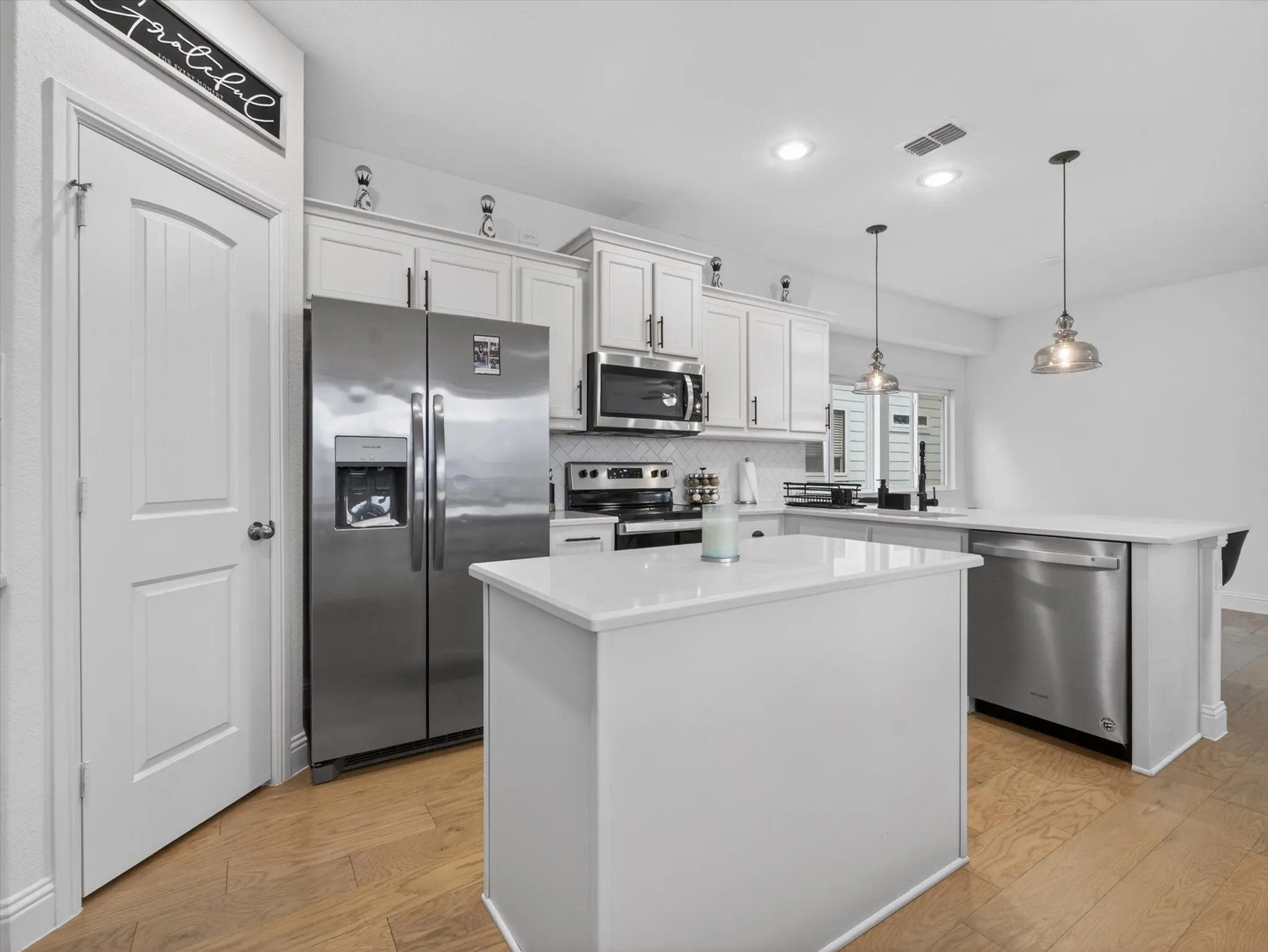 Single Family Residence For Sale in Denton County , 599 Concho Street, Aubrey, Texas 76227, 3 Bedroom, 2 Bathroom, 2 Garage spaces, 1,637 Sqft, built in 2021, mls#21271254, Real Estate Agent in Aubrey, Homes For Sale in Denton county, Homes For Sale in Aubrey, Realtor in Aubrey Texas, Real Estate Brokerage Independent Realty Texas, Luminita Cordes Realtor