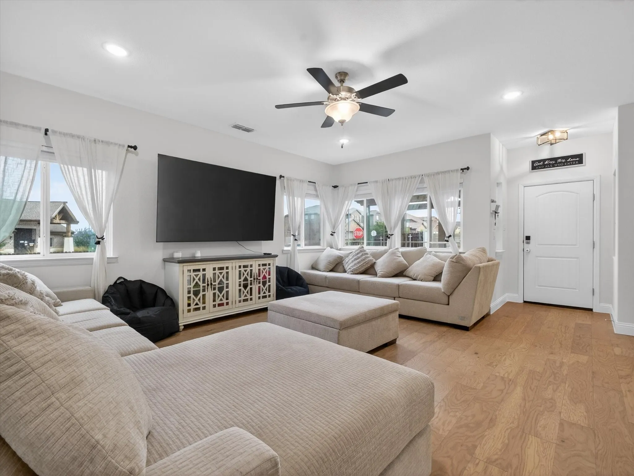 Single Family Residence For Sale in Denton County , 599 Concho Street, Aubrey, Texas 76227, 3 Bedroom, 2 Bathroom, 2 Garage spaces, 1,637 Sqft, built in 2021, mls#21271254, Real Estate Agent in Aubrey, Homes For Sale in Denton county, Homes For Sale in Aubrey, Realtor in Aubrey Texas, Real Estate Brokerage Independent Realty Texas, Luminita Cordes Realtor