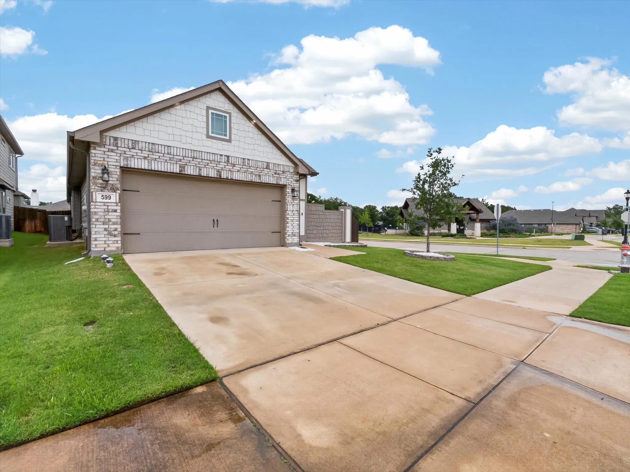 Single Family Residence For Sale in Denton County , 599 Concho Street, Aubrey, Texas 76227, 3 Bedroom, 2 Bathroom, 2 Garage spaces, 1,637 Sqft, built in 2021, mls#21271254, Real Estate Agent in Aubrey, Homes For Sale in Denton county, Homes For Sale in Aubrey, Realtor in Aubrey Texas, Real Estate Brokerage Independent Realty Texas, Luminita Cordes Realtor