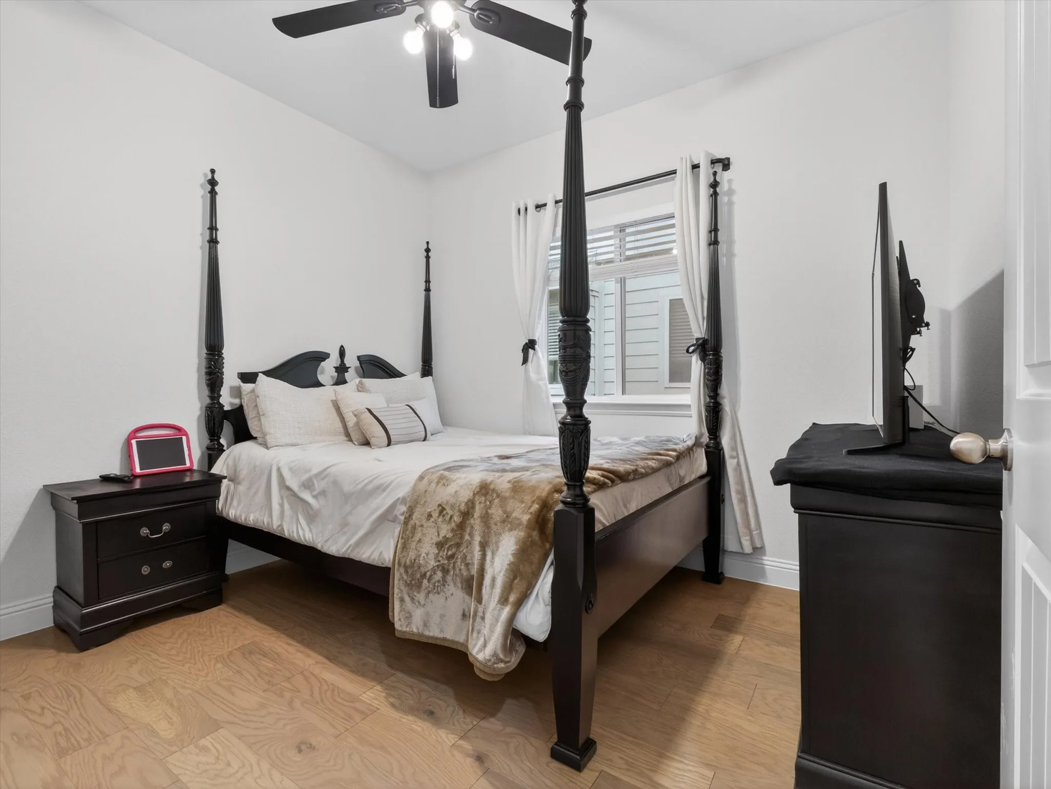 Single Family Residence For Sale in Denton County , 599 Concho Street, Aubrey, Texas 76227, 3 Bedroom, 2 Bathroom, 2 Garage spaces, 1,637 Sqft, built in 2021, mls#21271254, Real Estate Agent in Aubrey, Homes For Sale in Denton county, Homes For Sale in Aubrey, Realtor in Aubrey Texas, Real Estate Brokerage Independent Realty Texas, Luminita Cordes Realtor