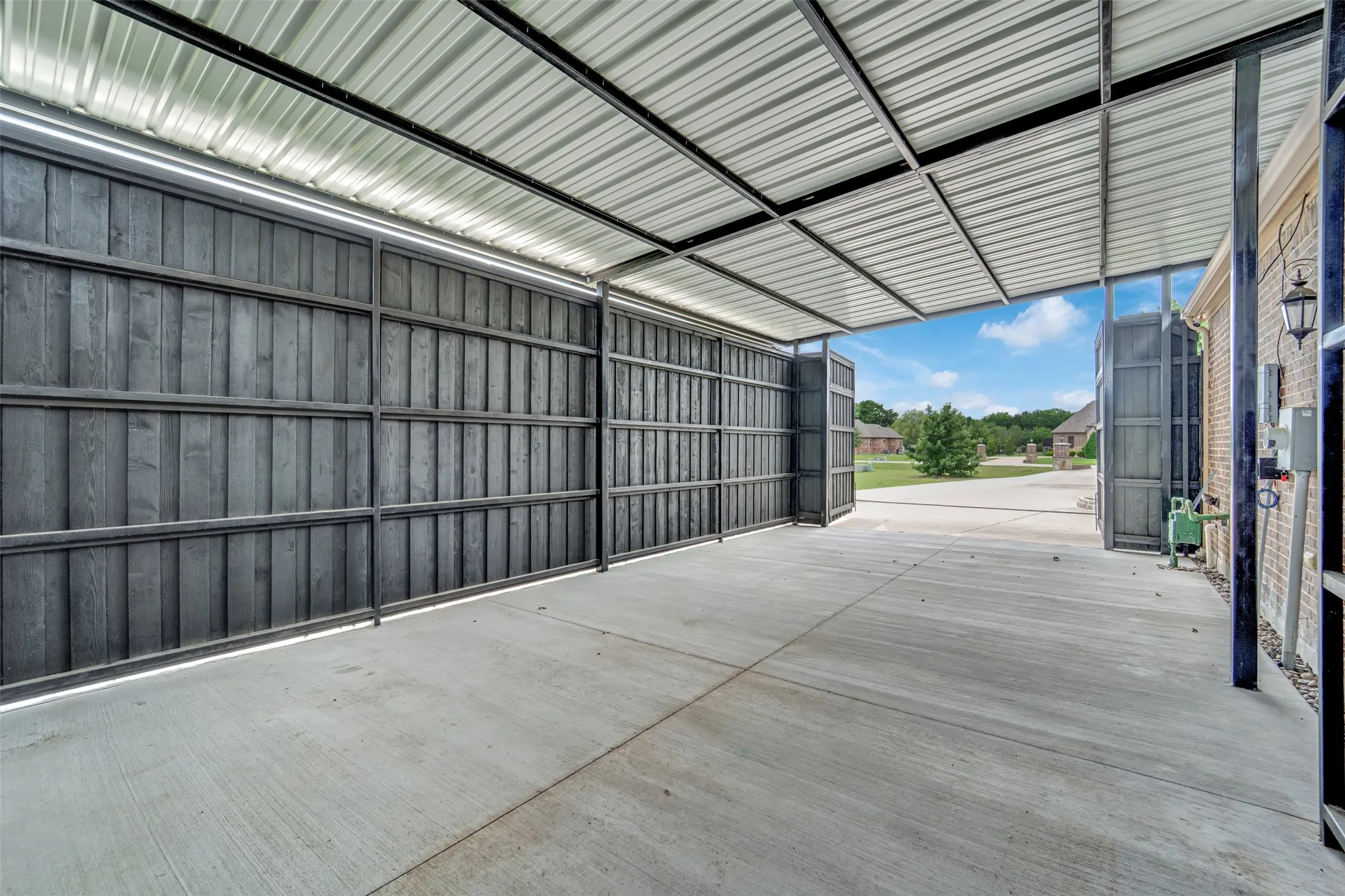 Single Family Residence For Sale in Collin County , 2600 W Hendrix Avenue, Lucas, Texas 75002, 4 Bedroom, 5 Bathroom, 3 Garage spaces, 4,097 Sqft, built in 2016, Price $1,175,000, mls#21277155, Real Estate Agent in Lucas, Homes For Sale in Collin county, Homes For Sale in Lucas, Realtor in Lucas Texas, Real Estate Brokerage Independent Realty Texas, Luminita Cordes Realtor