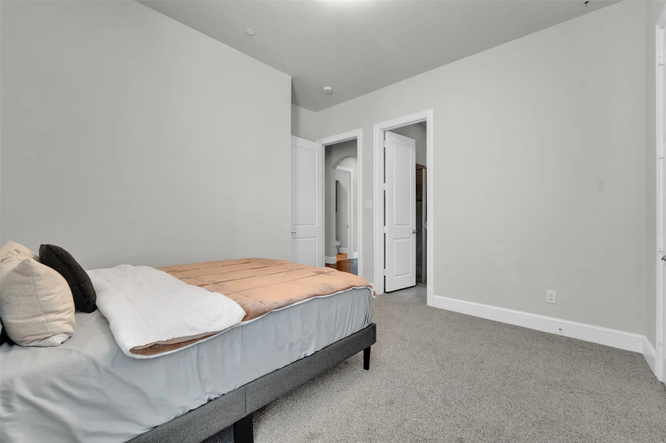 Single Family Residence For Sale in Collin County , 2600 W Hendrix Avenue, Lucas, Texas 75002, 4 Bedroom, 5 Bathroom, 3 Garage spaces, 4,097 Sqft, built in 2016, Price $1,175,000, mls#21277155, Real Estate Agent in Lucas, Homes For Sale in Collin county, Homes For Sale in Lucas, Realtor in Lucas Texas, Real Estate Brokerage Independent Realty Texas, Luminita Cordes Realtor