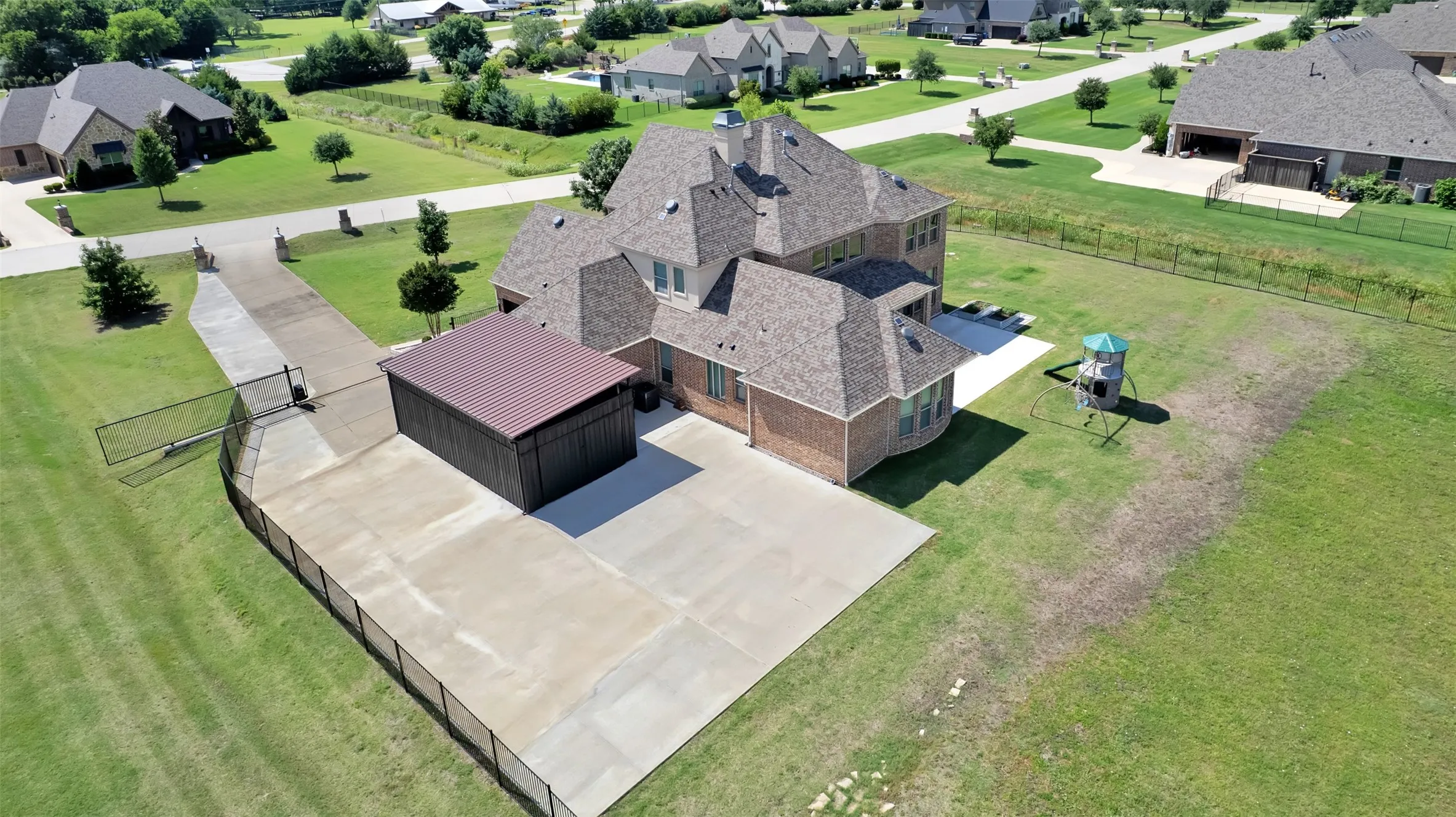 Single Family Residence For Sale in Collin County , 2600 W Hendrix Avenue, Lucas, Texas 75002, 4 Bedroom, 5 Bathroom, 3 Garage spaces, 4,097 Sqft, built in 2016, Price $1,175,000, mls#21277155, Real Estate Agent in Lucas, Homes For Sale in Collin county, Homes For Sale in Lucas, Realtor in Lucas Texas, Real Estate Brokerage Independent Realty Texas, Luminita Cordes Realtor