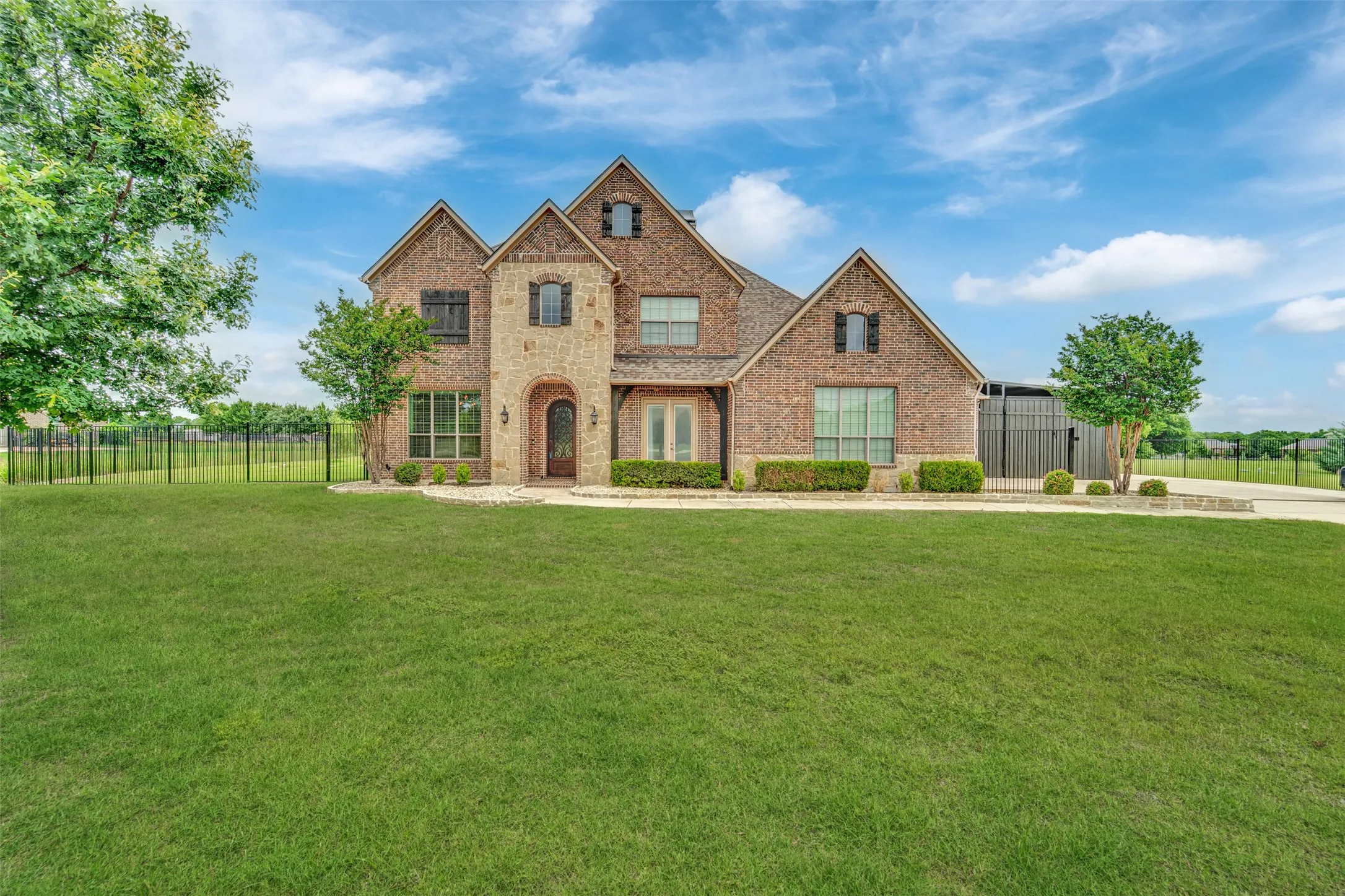 Single Family Residence For Sale in Collin County , 2600 W Hendrix Avenue, Lucas, Texas 75002, 4 Bedroom, 5 Bathroom, 3 Garage spaces, 4,097 Sqft, built in 2016, Price $1,175,000, mls#21277155, Real Estate Agent in Lucas, Homes For Sale in Collin county, Homes For Sale in Lucas, Realtor in Lucas Texas, Real Estate Brokerage Independent Realty Texas, Luminita Cordes Realtor