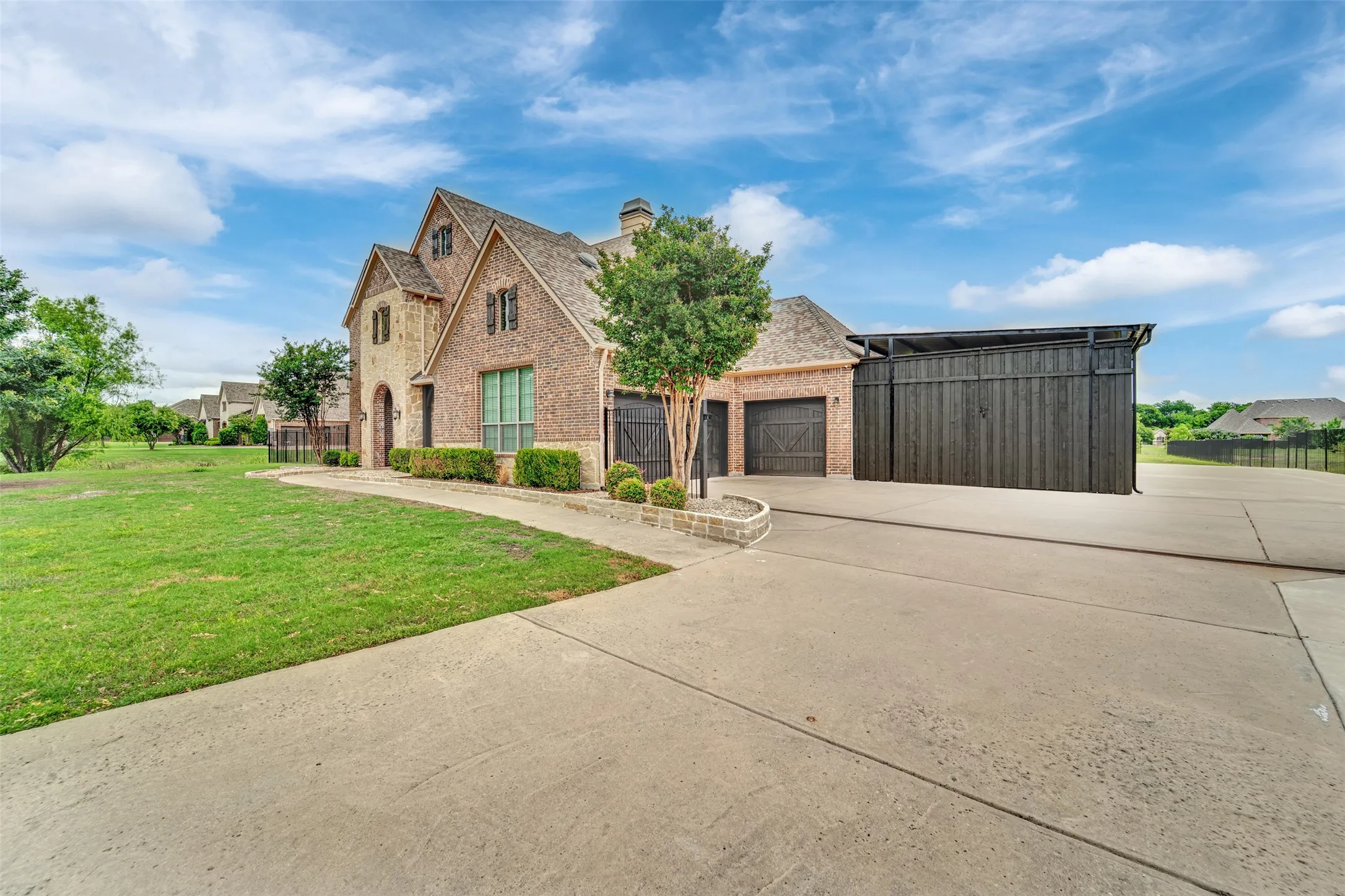 Single Family Residence For Sale in Collin County , 2600 W Hendrix Avenue, Lucas, Texas 75002, 4 Bedroom, 5 Bathroom, 3 Garage spaces, 4,097 Sqft, built in 2016, Price $1,175,000, mls#21277155, Real Estate Agent in Lucas, Homes For Sale in Collin county, Homes For Sale in Lucas, Realtor in Lucas Texas, Real Estate Brokerage Independent Realty Texas, Luminita Cordes Realtor