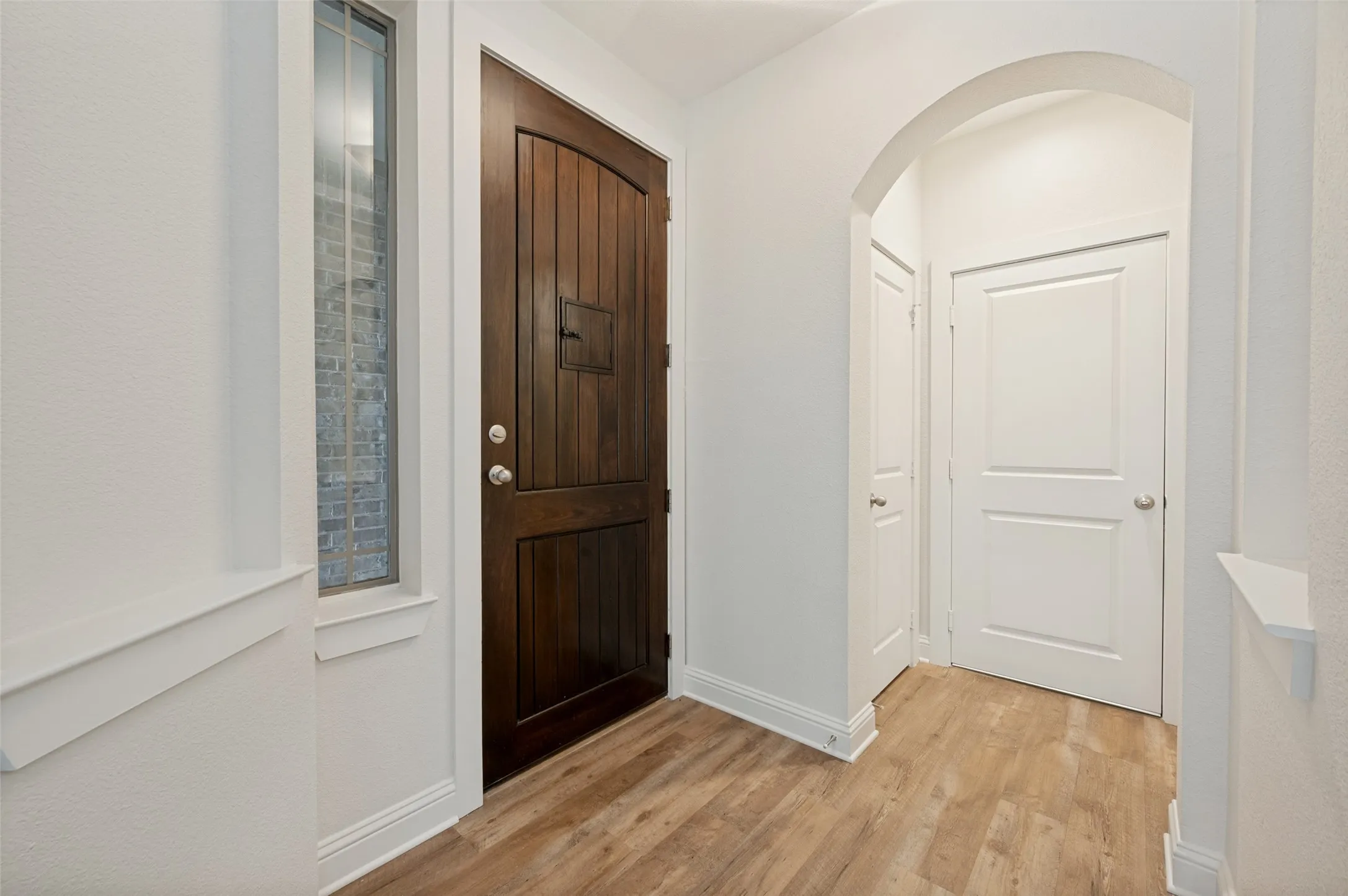Townhouse For Sale in Tarrant County , 921 Brook Forest Lane, Euless, Texas 76039, 3 Bedroom, 4 Bathroom, 2 Garage spaces, 2,223 Sqft, built in 2008, mls#21278950, Real Estate Agent in Euless, Homes For Sale in Tarrant county, Homes For Sale in Euless, Realtor in Euless Texas, Real Estate Brokerage Independent Realty Texas, Luminita Cordes Realtor