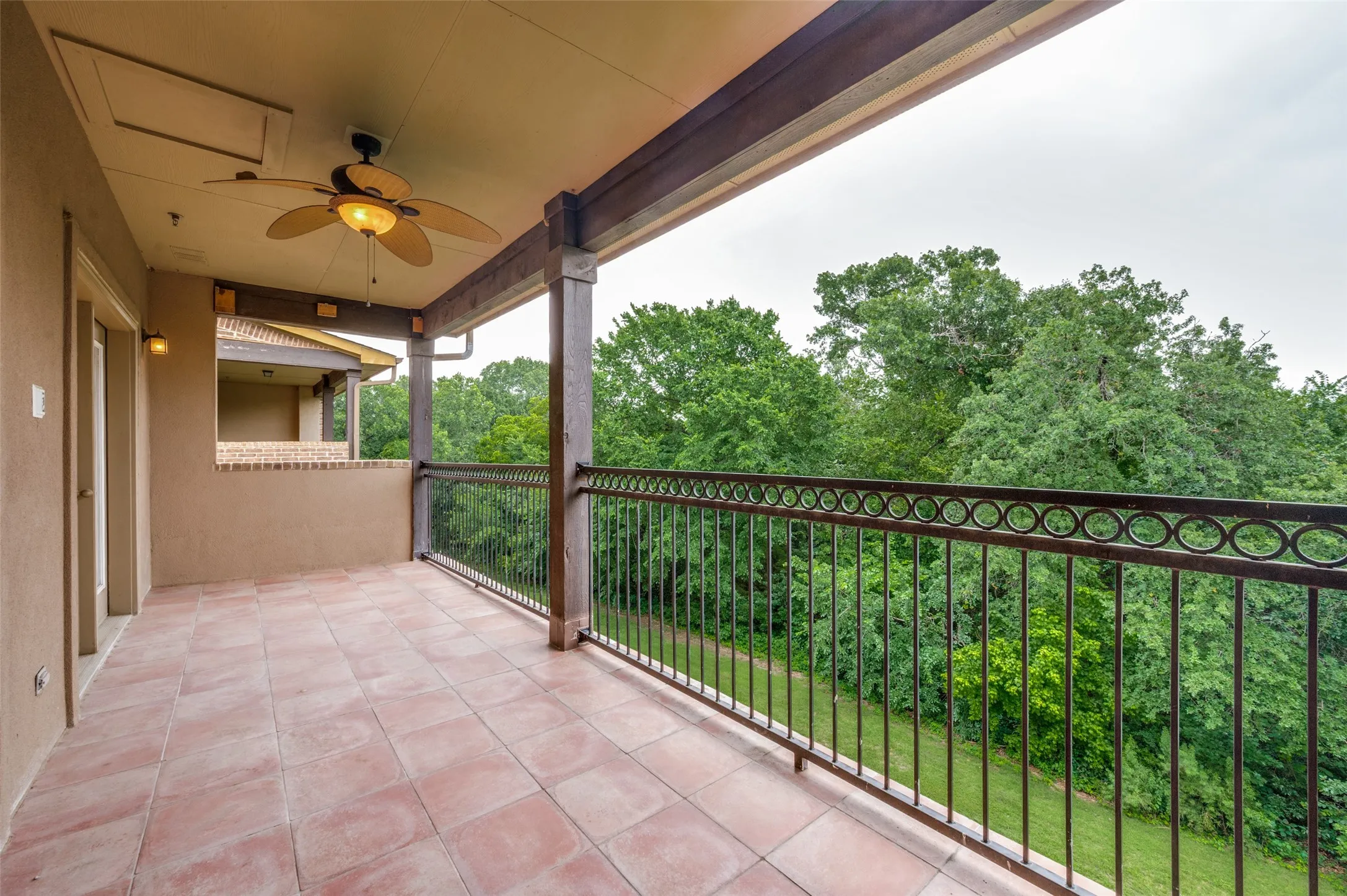 Townhouse For Sale in Tarrant County , 921 Brook Forest Lane, Euless, Texas 76039, 3 Bedroom, 4 Bathroom, 2 Garage spaces, 2,223 Sqft, built in 2008, mls#21278950, Real Estate Agent in Euless, Homes For Sale in Tarrant county, Homes For Sale in Euless, Realtor in Euless Texas, Real Estate Brokerage Independent Realty Texas, Luminita Cordes Realtor