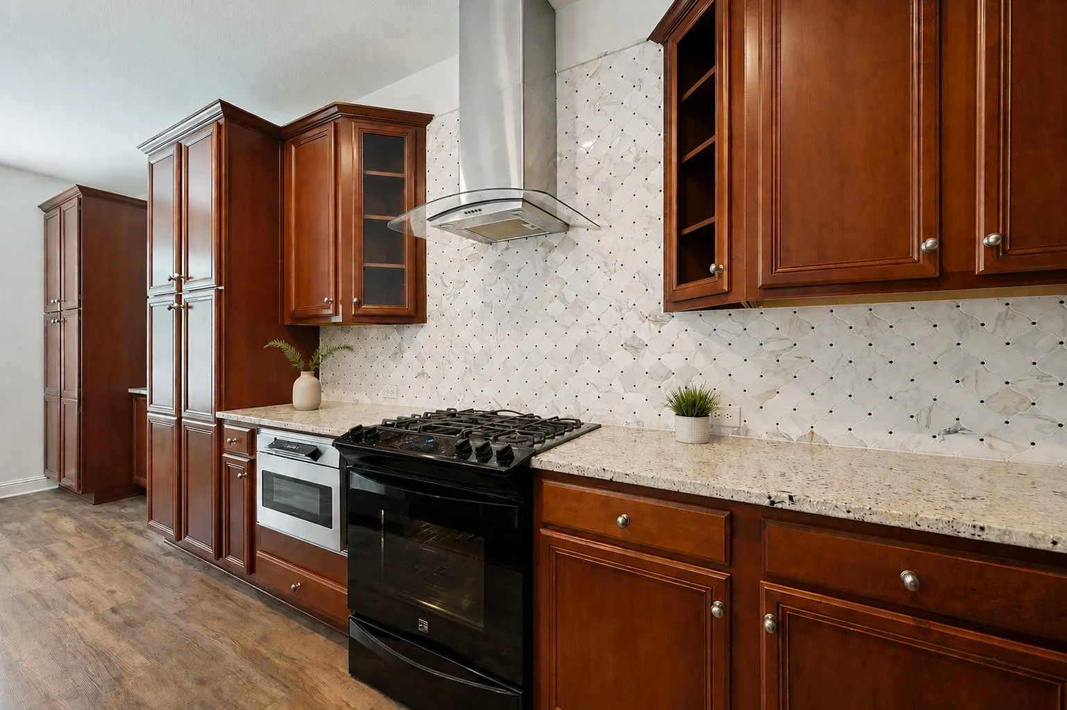 Townhouse For Sale in Tarrant County , 921 Brook Forest Lane, Euless, Texas 76039, 3 Bedroom, 4 Bathroom, 2 Garage spaces, 2,223 Sqft, built in 2008, mls#21278950, Real Estate Agent in Euless, Homes For Sale in Tarrant county, Homes For Sale in Euless, Realtor in Euless Texas, Real Estate Brokerage Independent Realty Texas, Luminita Cordes Realtor