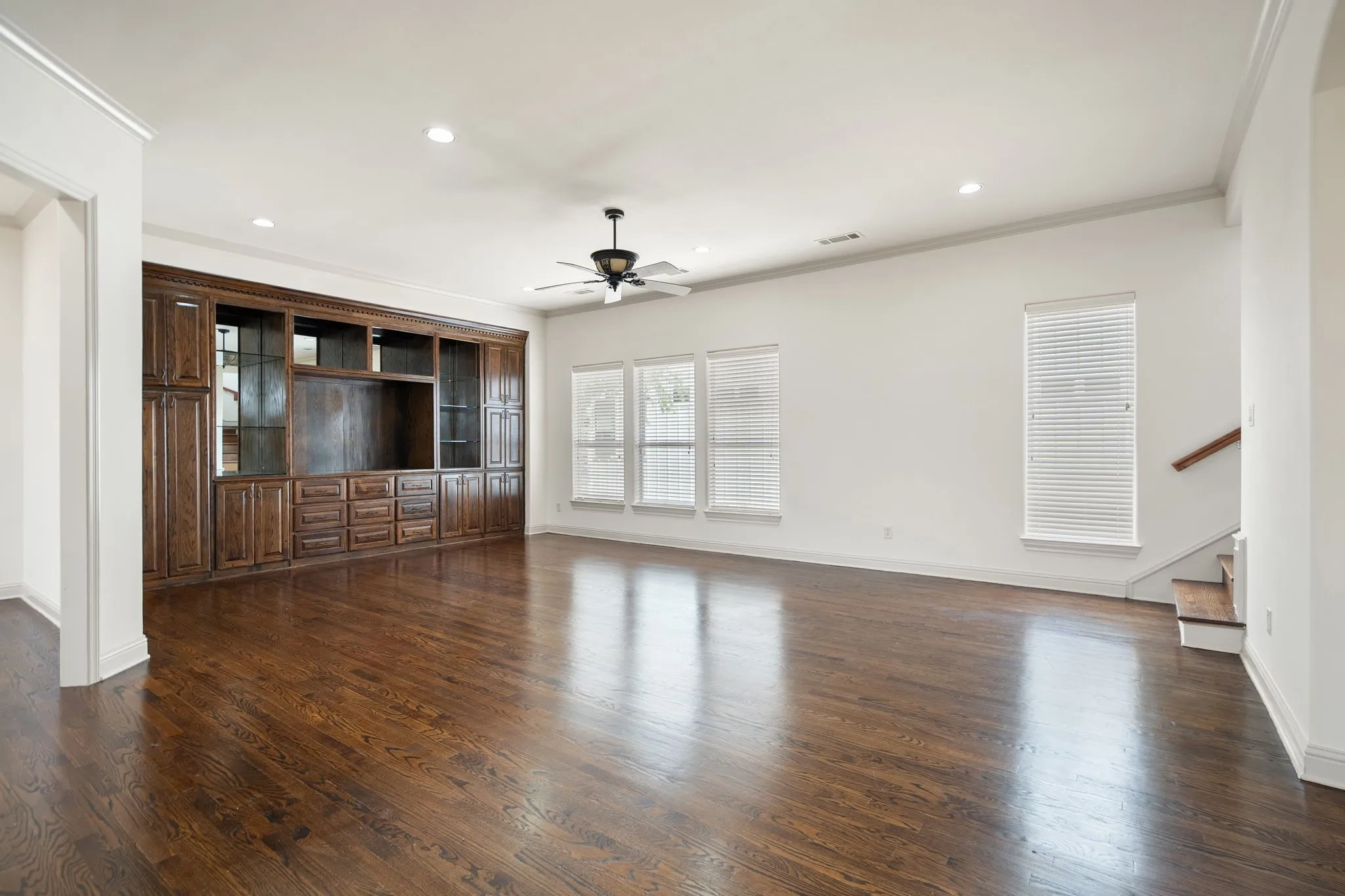 Townhouse For Sale in Dallas County , 4316 Cedar Springs Road C, Dallas, Texas 75219, 3 Bedrooms, 3 Bathrooms, 2 Garage spaces, 2,455 Sqft, built in 2002, Price $675,000, mls#21277828, Real Estate Agent in Dallas, Homes For Sale in Dallas county, Homes For Sale in Dallas, Realtor in Dallas Texas, Real Estate Brokerage Independent Realty Texas, Luminita Cordes Realtor