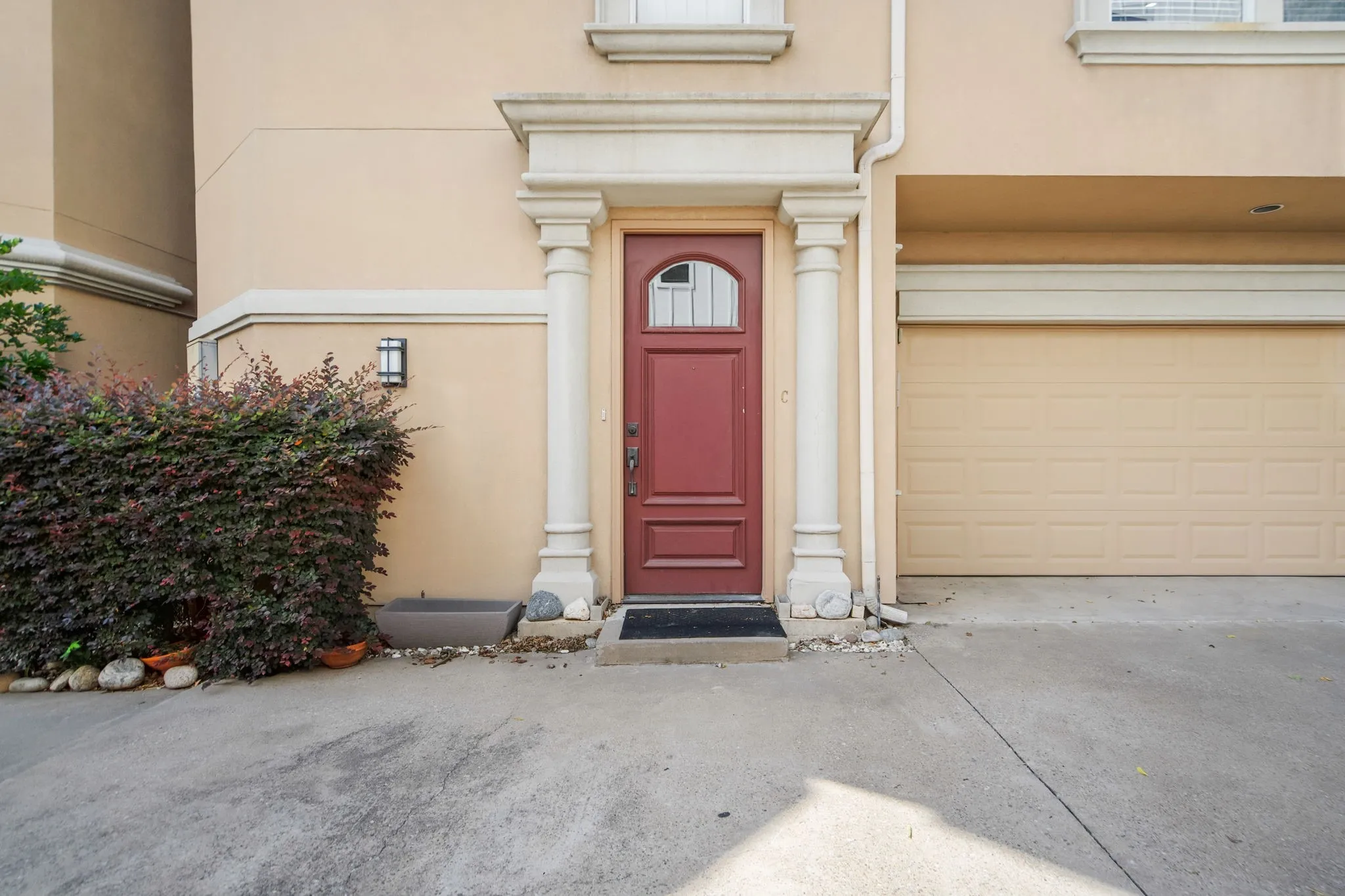 Townhouse For Sale in Dallas County , 4316 Cedar Springs Road C, Dallas, Texas 75219, 3 Bedrooms, 3 Bathrooms, 2 Garage spaces, 2,455 Sqft, built in 2002, Price $675,000, mls#21277828, Real Estate Agent in Dallas, Homes For Sale in Dallas county, Homes For Sale in Dallas, Realtor in Dallas Texas, Real Estate Brokerage Independent Realty Texas, Luminita Cordes Realtor