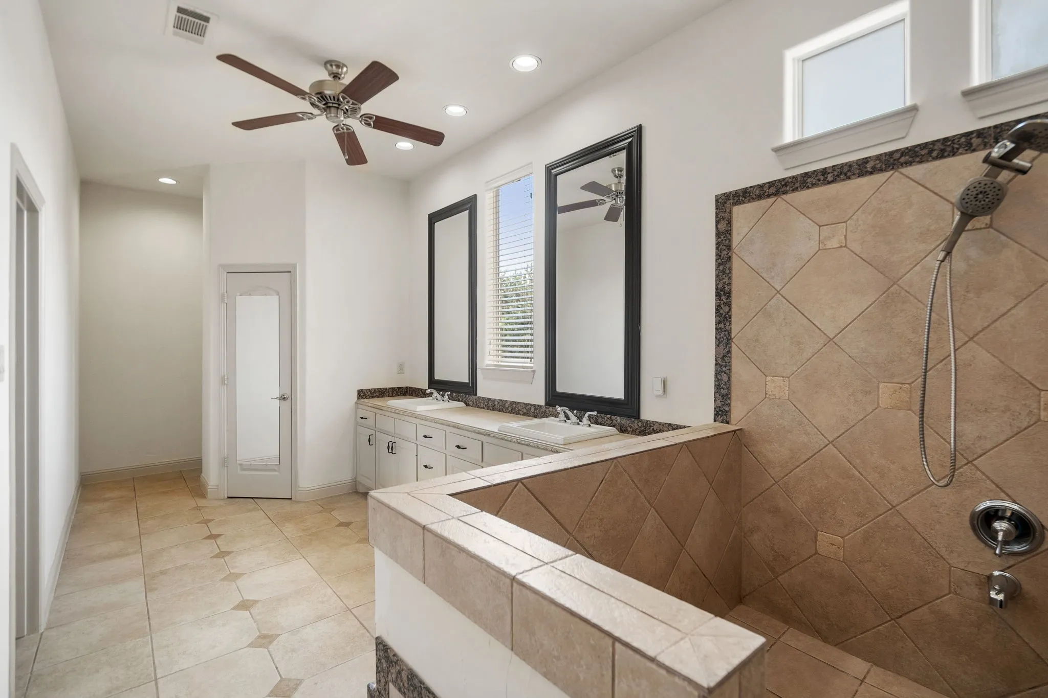 Townhouse For Sale in Dallas County , 4316 Cedar Springs Road C, Dallas, Texas 75219, 3 Bedrooms, 3 Bathrooms, 2 Garage spaces, 2,455 Sqft, built in 2002, Price $675,000, mls#21277828, Real Estate Agent in Dallas, Homes For Sale in Dallas county, Homes For Sale in Dallas, Realtor in Dallas Texas, Real Estate Brokerage Independent Realty Texas, Luminita Cordes Realtor