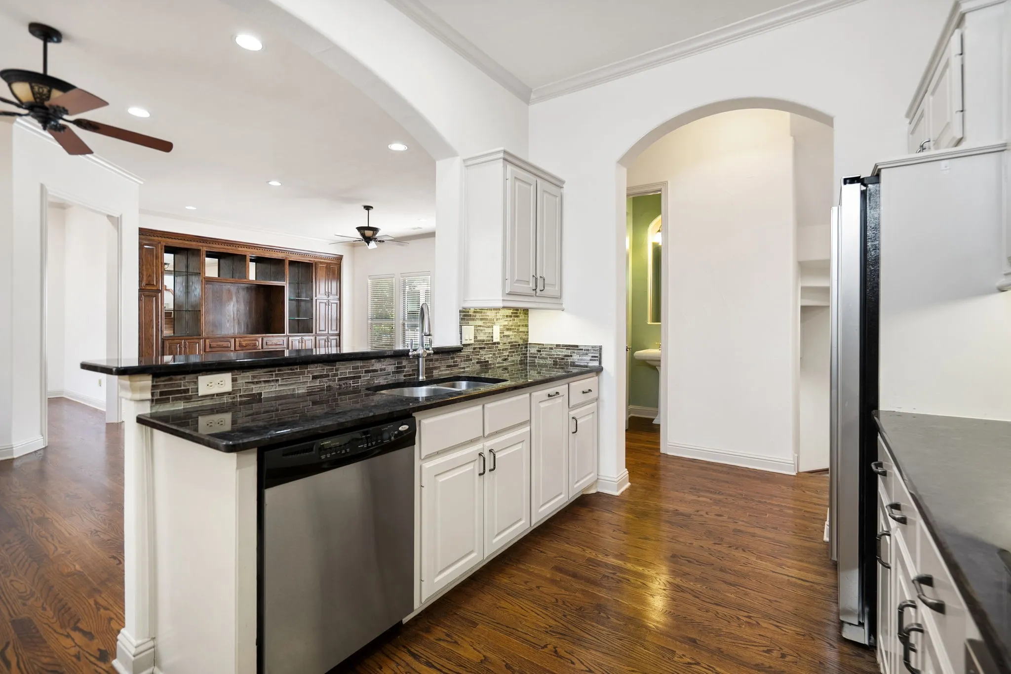 Townhouse For Sale in Dallas County , 4316 Cedar Springs Road C, Dallas, Texas 75219, 3 Bedrooms, 3 Bathrooms, 2 Garage spaces, 2,455 Sqft, built in 2002, Price $675,000, mls#21277828, Real Estate Agent in Dallas, Homes For Sale in Dallas county, Homes For Sale in Dallas, Realtor in Dallas Texas, Real Estate Brokerage Independent Realty Texas, Luminita Cordes Realtor
