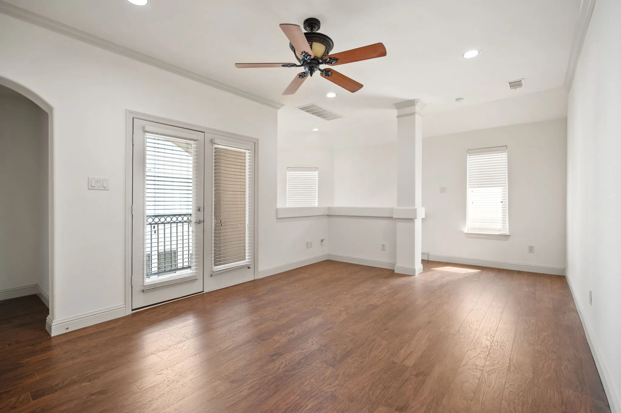 Townhouse For Sale in Dallas County , 4316 Cedar Springs Road C, Dallas, Texas 75219, 3 Bedrooms, 3 Bathrooms, 2 Garage spaces, 2,455 Sqft, built in 2002, Price $675,000, mls#21277828, Real Estate Agent in Dallas, Homes For Sale in Dallas county, Homes For Sale in Dallas, Realtor in Dallas Texas, Real Estate Brokerage Independent Realty Texas, Luminita Cordes Realtor
