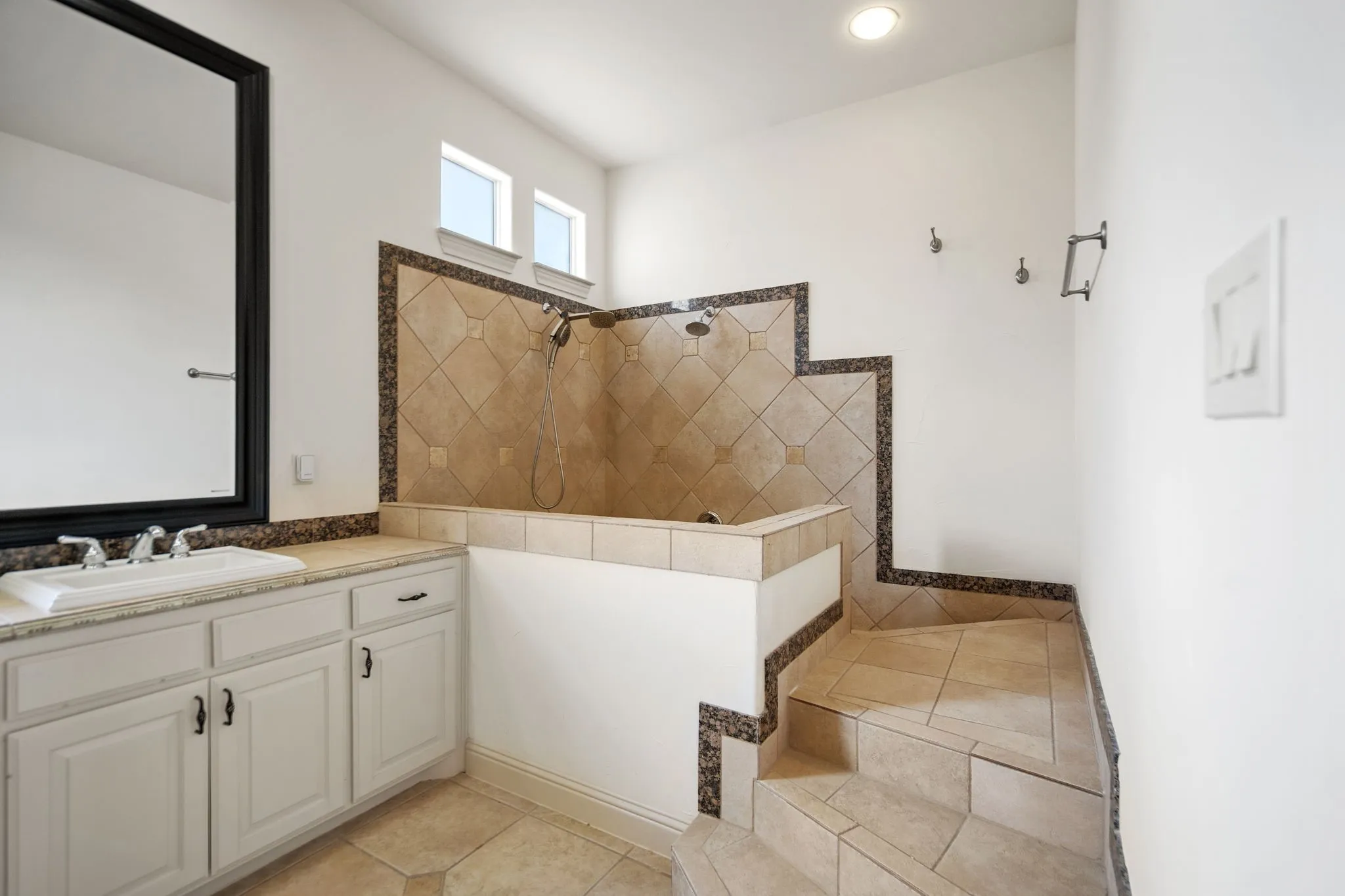 Townhouse For Sale in Dallas County , 4316 Cedar Springs Road C, Dallas, Texas 75219, 3 Bedrooms, 3 Bathrooms, 2 Garage spaces, 2,455 Sqft, built in 2002, Price $675,000, mls#21277828, Real Estate Agent in Dallas, Homes For Sale in Dallas county, Homes For Sale in Dallas, Realtor in Dallas Texas, Real Estate Brokerage Independent Realty Texas, Luminita Cordes Realtor