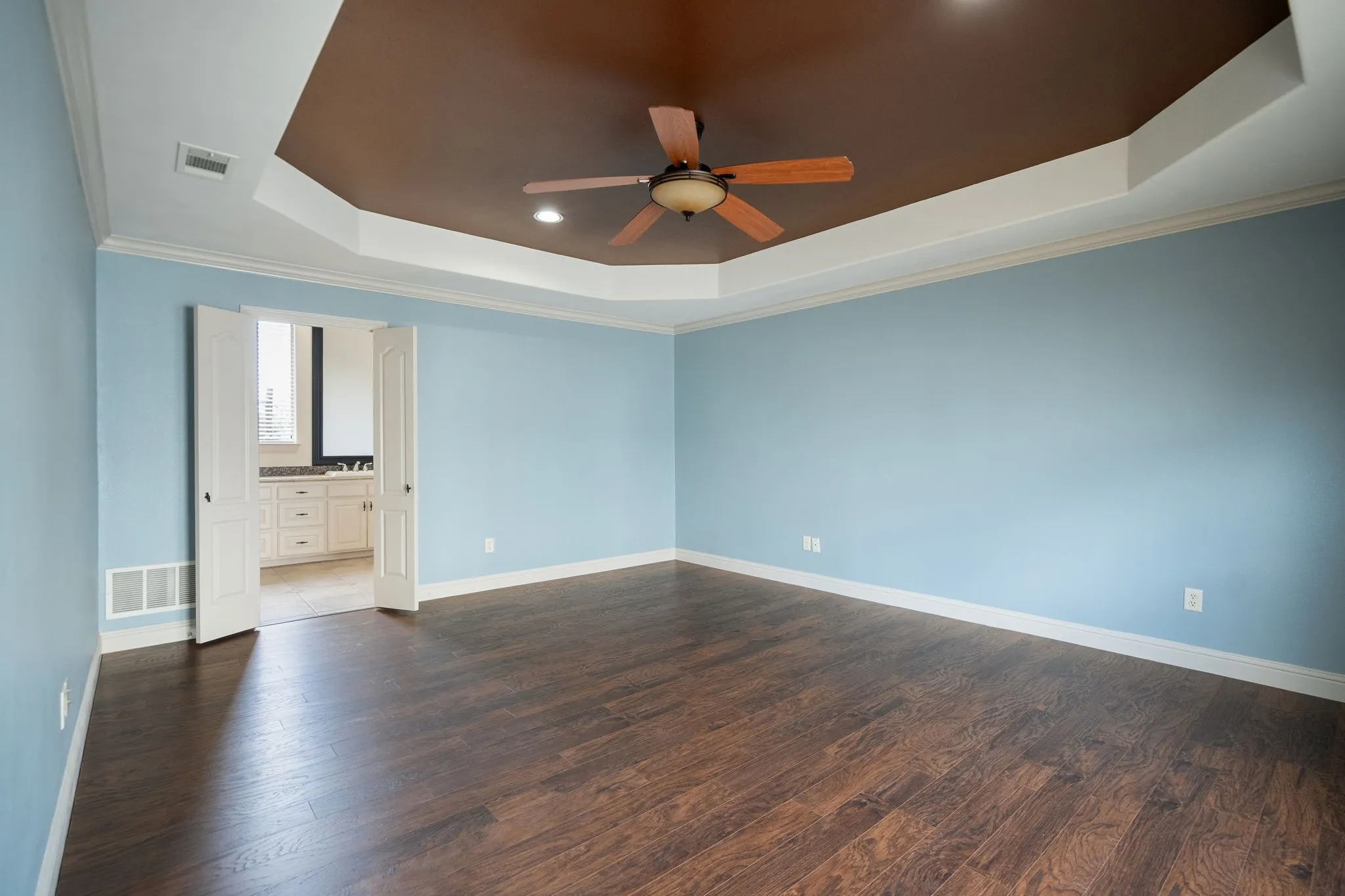 Townhouse For Sale in Dallas County , 4316 Cedar Springs Road C, Dallas, Texas 75219, 3 Bedrooms, 3 Bathrooms, 2 Garage spaces, 2,455 Sqft, built in 2002, Price $675,000, mls#21277828, Real Estate Agent in Dallas, Homes For Sale in Dallas county, Homes For Sale in Dallas, Realtor in Dallas Texas, Real Estate Brokerage Independent Realty Texas, Luminita Cordes Realtor