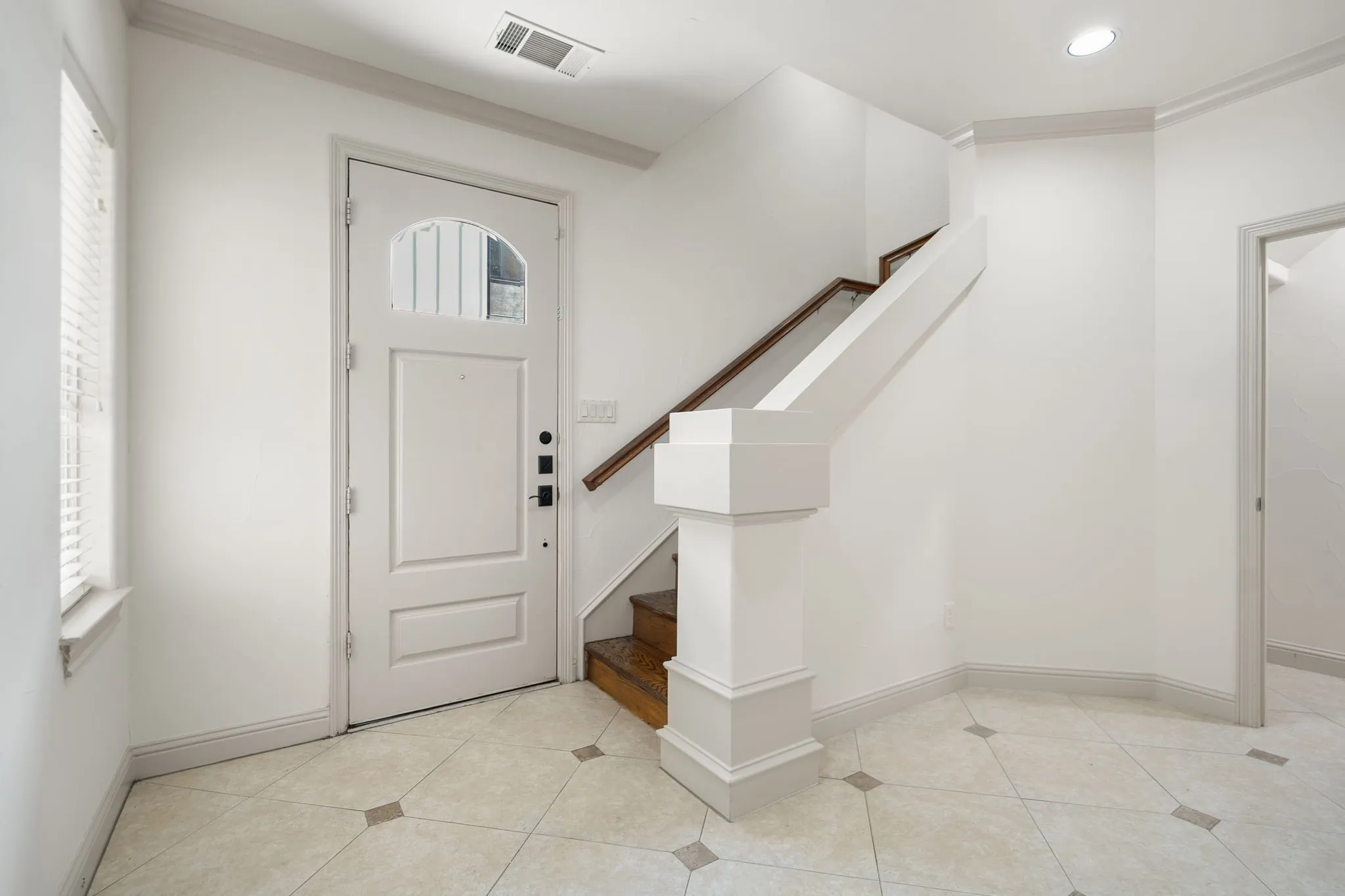 Townhouse For Sale in Dallas County , 4316 Cedar Springs Road C, Dallas, Texas 75219, 3 Bedrooms, 3 Bathrooms, 2 Garage spaces, 2,455 Sqft, built in 2002, Price $675,000, mls#21277828, Real Estate Agent in Dallas, Homes For Sale in Dallas county, Homes For Sale in Dallas, Realtor in Dallas Texas, Real Estate Brokerage Independent Realty Texas, Luminita Cordes Realtor