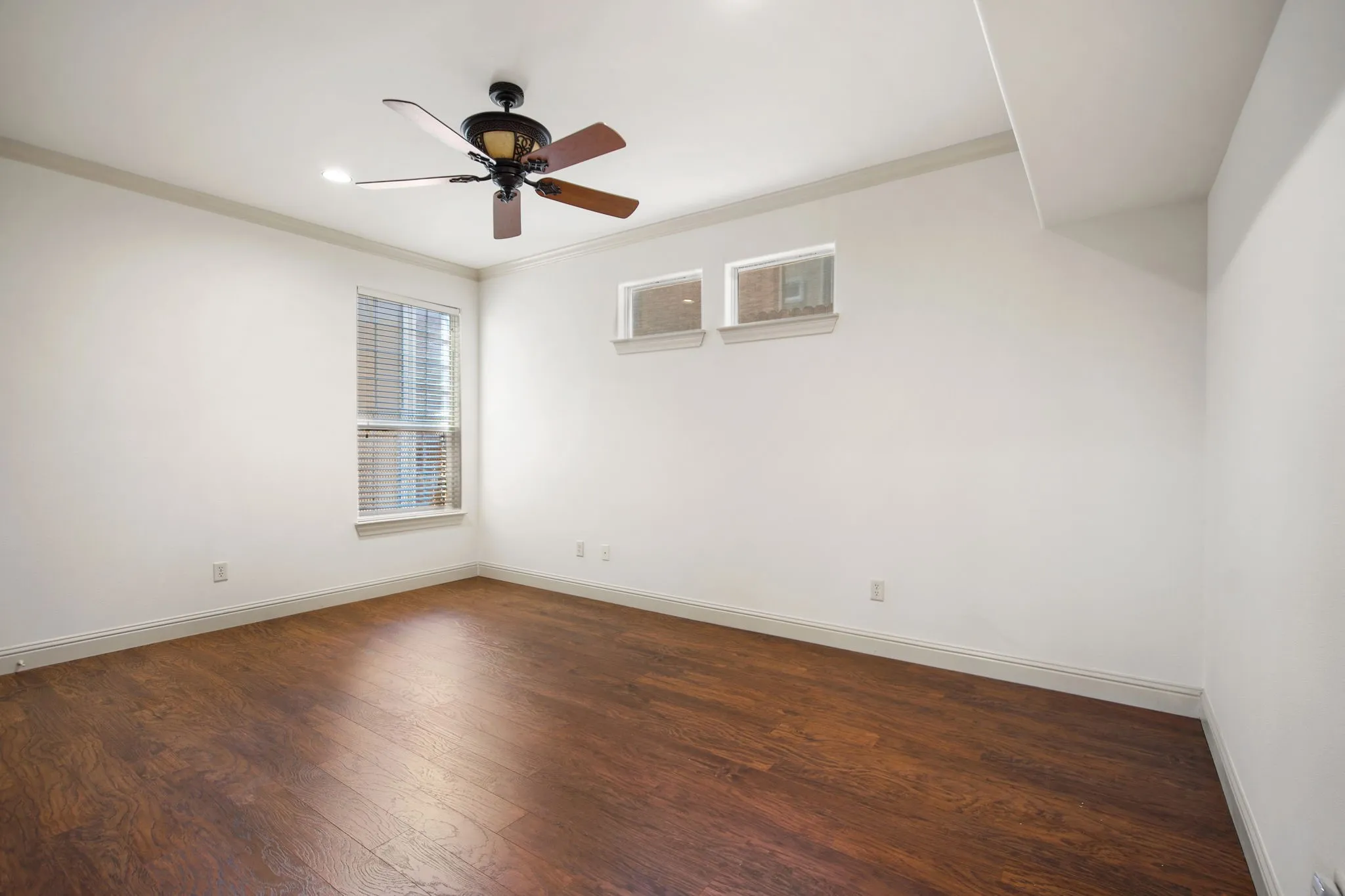 Townhouse For Sale in Dallas County , 4316 Cedar Springs Road C, Dallas, Texas 75219, 3 Bedrooms, 3 Bathrooms, 2 Garage spaces, 2,455 Sqft, built in 2002, Price $675,000, mls#21277828, Real Estate Agent in Dallas, Homes For Sale in Dallas county, Homes For Sale in Dallas, Realtor in Dallas Texas, Real Estate Brokerage Independent Realty Texas, Luminita Cordes Realtor