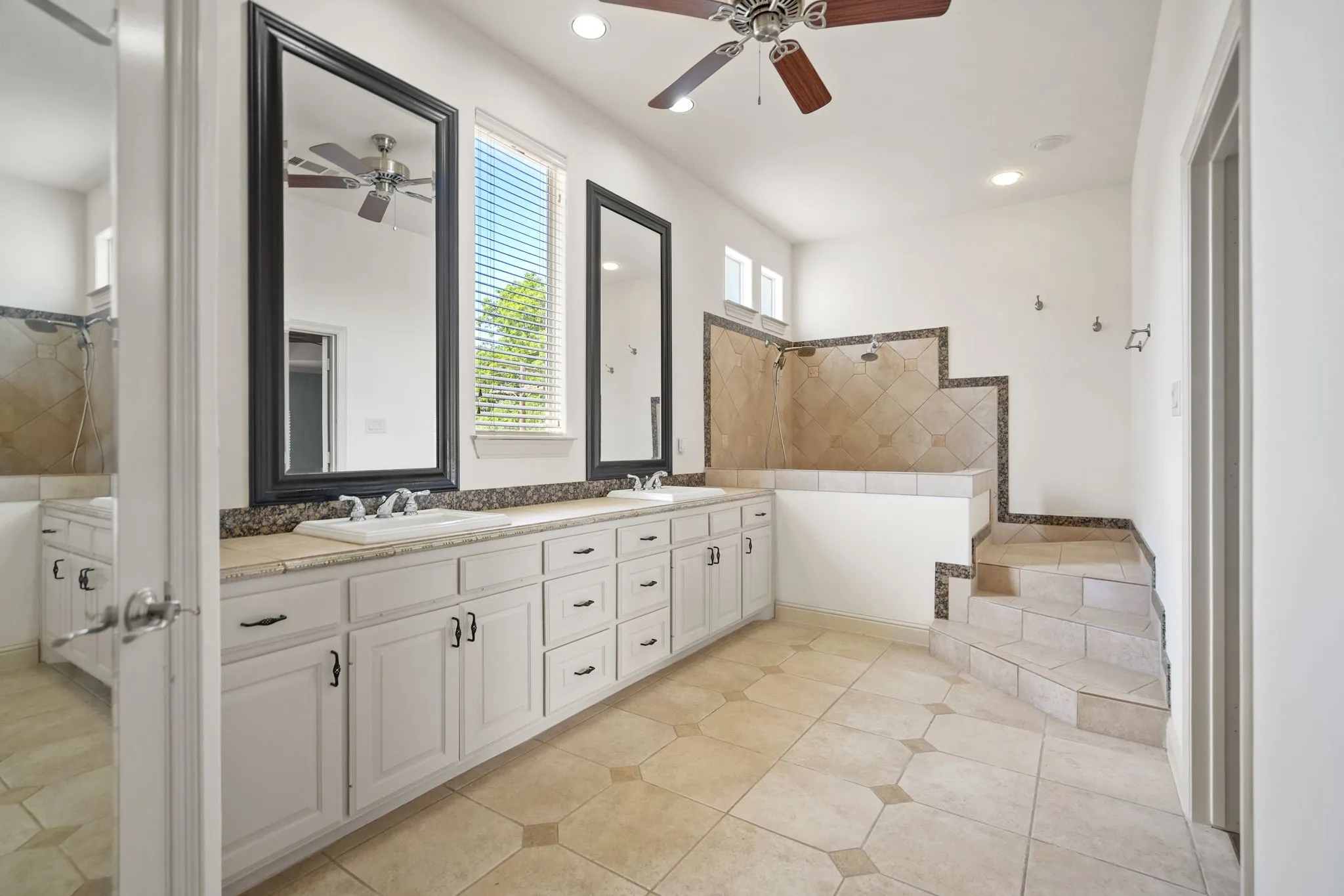 Townhouse For Sale in Dallas County , 4316 Cedar Springs Road C, Dallas, Texas 75219, 3 Bedrooms, 3 Bathrooms, 2 Garage spaces, 2,455 Sqft, built in 2002, Price $675,000, mls#21277828, Real Estate Agent in Dallas, Homes For Sale in Dallas county, Homes For Sale in Dallas, Realtor in Dallas Texas, Real Estate Brokerage Independent Realty Texas, Luminita Cordes Realtor