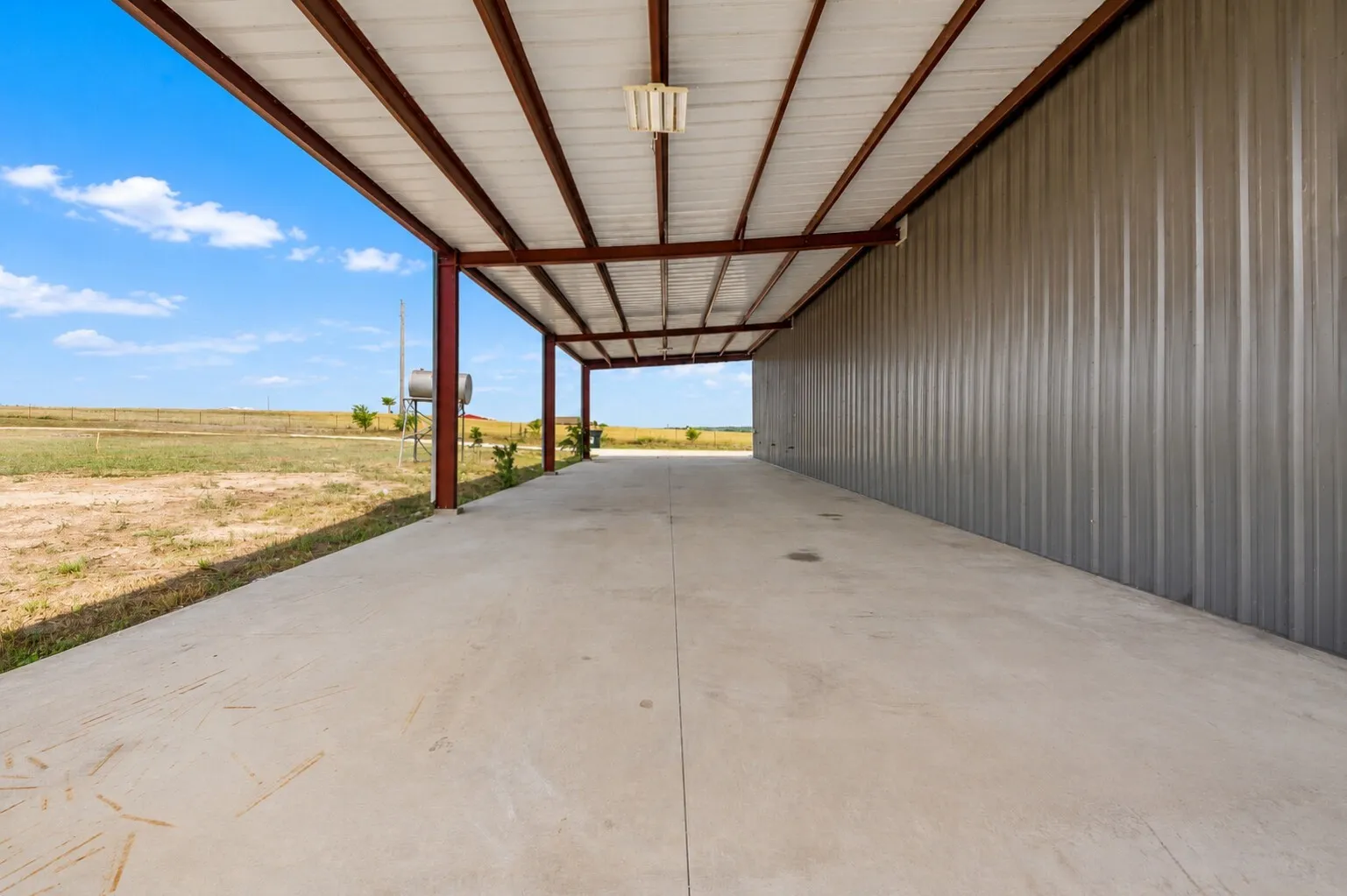 Single Family Residence For Sale in Wise County , 426 CR 2320, Decatur, Texas 76234, 2 Bedroom, 2 Bathroom, Garage spaces, 2,400 Sqft, built in 2019, mls#21278967, Real Estate Agent in Decatur, Homes For Sale in Wise county, Homes For Sale in Decatur, Realtor in Decatur Texas, Real Estate Brokerage Independent Realty Texas, Luminita Cordes Realtor
