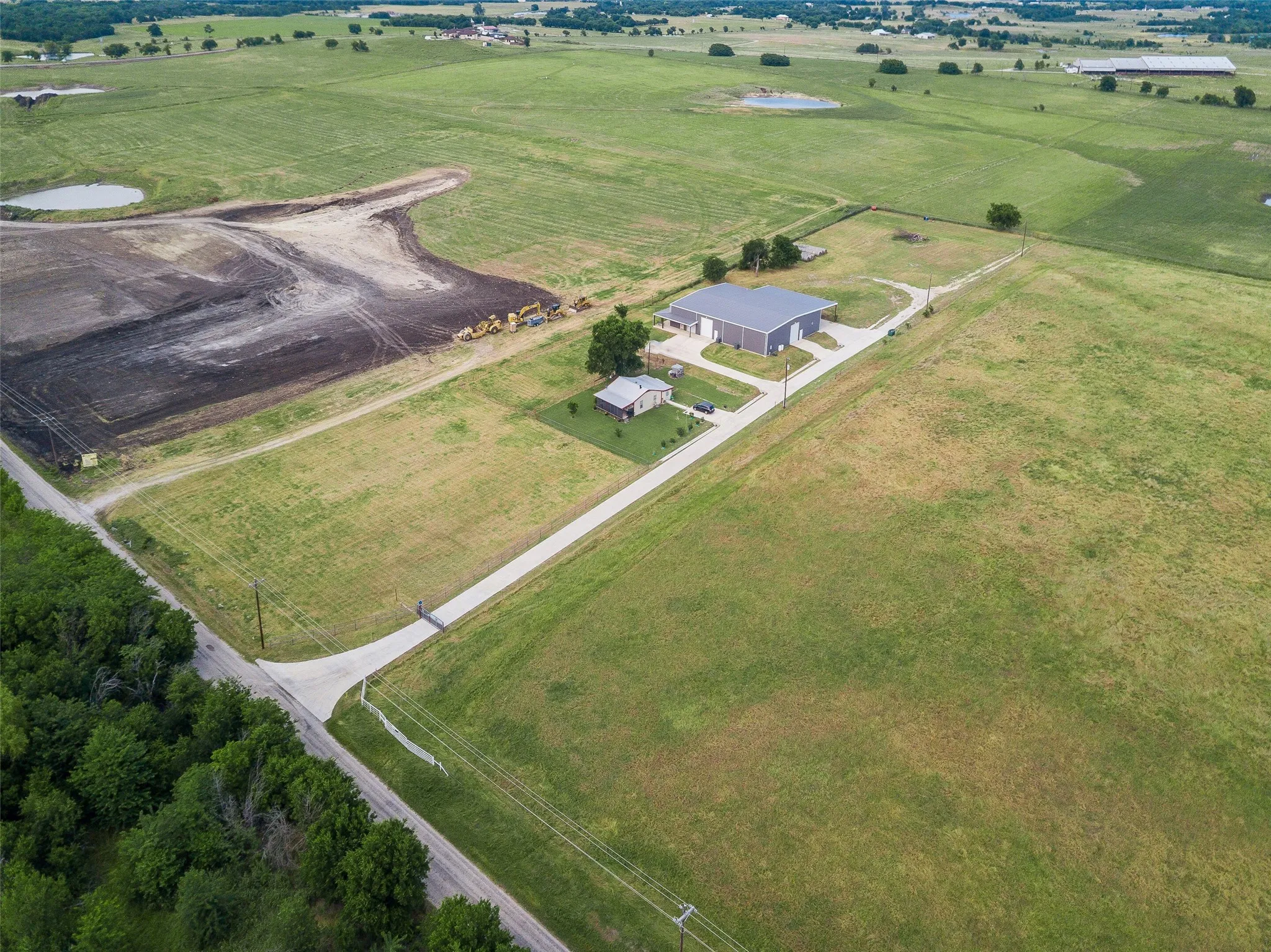 Single Family Residence For Sale in Wise County , 426 CR 2320, Decatur, Texas 76234, 2 Bedroom, 2 Bathroom, Garage spaces, 2,400 Sqft, built in 2019, mls#21278967, Real Estate Agent in Decatur, Homes For Sale in Wise county, Homes For Sale in Decatur, Realtor in Decatur Texas, Real Estate Brokerage Independent Realty Texas, Luminita Cordes Realtor