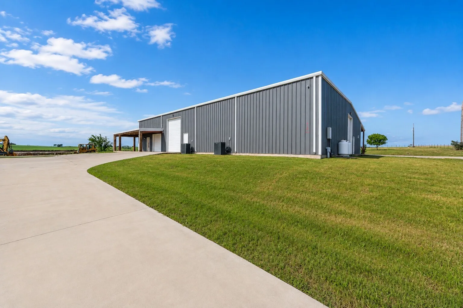 Single Family Residence For Sale in Wise County , 426 CR 2320, Decatur, Texas 76234, 2 Bedroom, 2 Bathroom, Garage spaces, 2,400 Sqft, built in 2019, mls#21278967, Real Estate Agent in Decatur, Homes For Sale in Wise county, Homes For Sale in Decatur, Realtor in Decatur Texas, Real Estate Brokerage Independent Realty Texas, Luminita Cordes Realtor