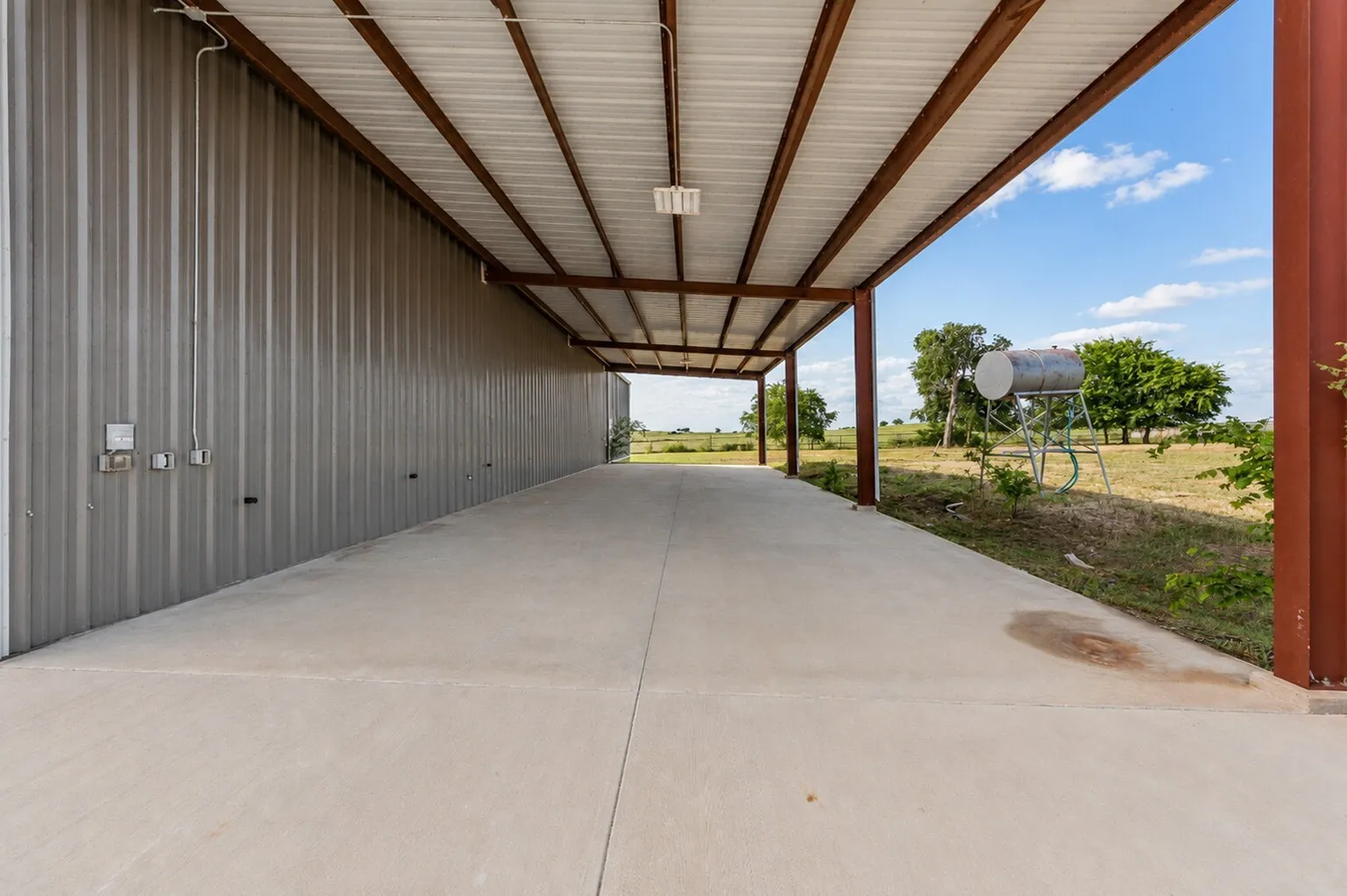 Single Family Residence For Sale in Wise County , 426 CR 2320, Decatur, Texas 76234, 2 Bedroom, 2 Bathroom, Garage spaces, 2,400 Sqft, built in 2019, mls#21278967, Real Estate Agent in Decatur, Homes For Sale in Wise county, Homes For Sale in Decatur, Realtor in Decatur Texas, Real Estate Brokerage Independent Realty Texas, Luminita Cordes Realtor