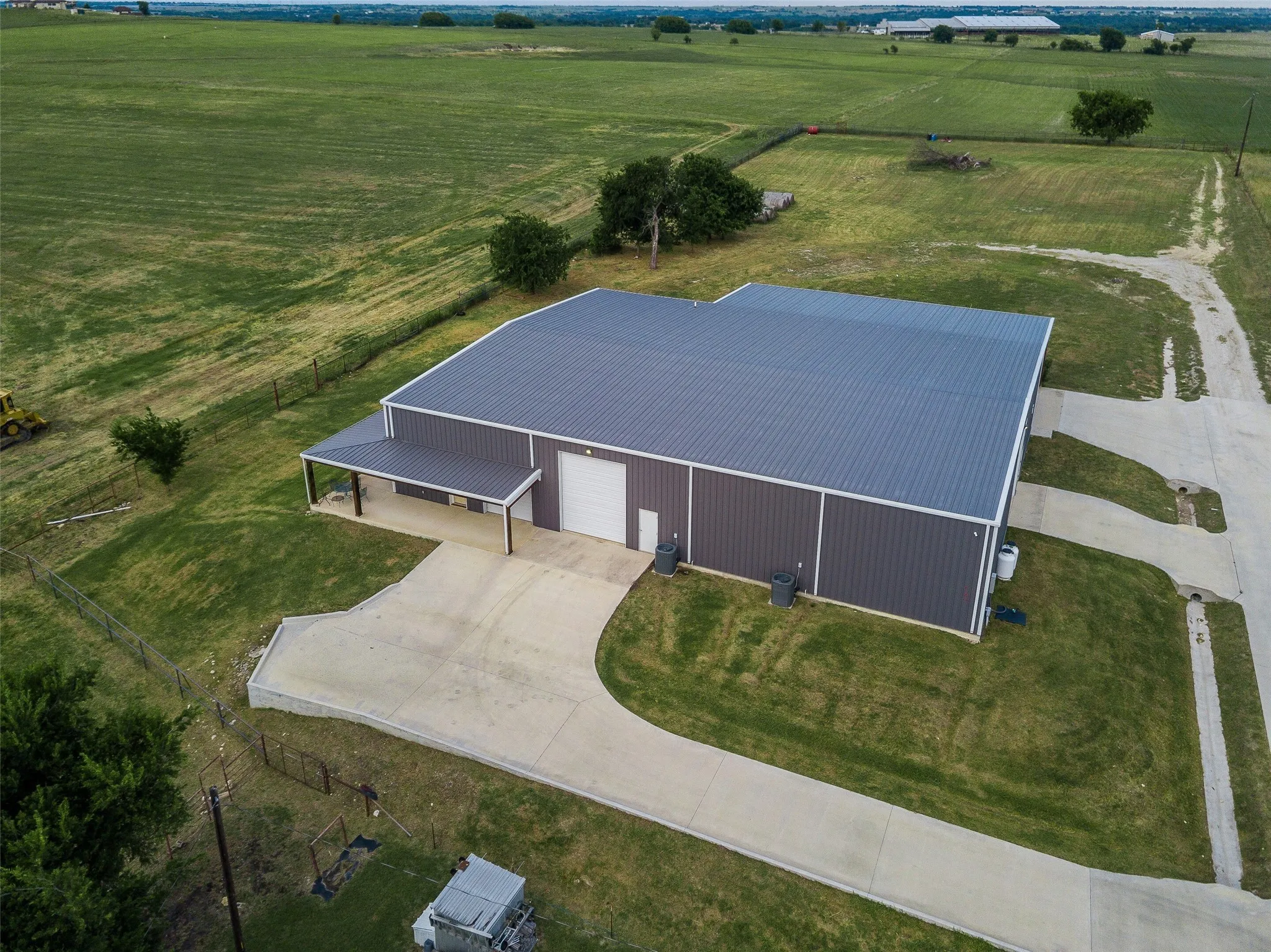 Single Family Residence For Sale in Wise County , 426 CR 2320, Decatur, Texas 76234, 2 Bedroom, 2 Bathroom, Garage spaces, 2,400 Sqft, built in 2019, mls#21278967, Real Estate Agent in Decatur, Homes For Sale in Wise county, Homes For Sale in Decatur, Realtor in Decatur Texas, Real Estate Brokerage Independent Realty Texas, Luminita Cordes Realtor