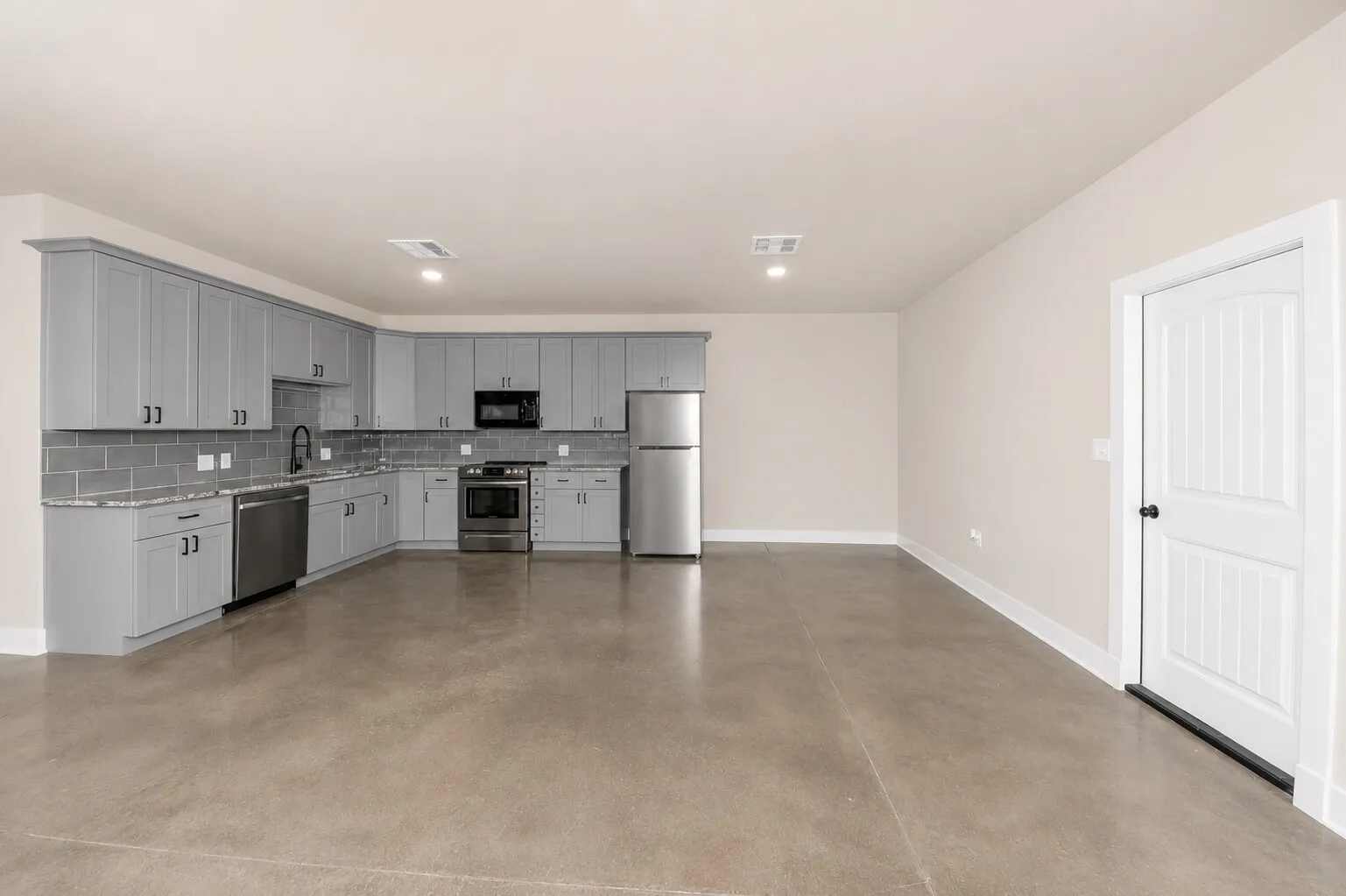 Single Family Residence For Sale in Wise County , 426 CR 2320, Decatur, Texas 76234, 2 Bedroom, 2 Bathroom, Garage spaces, 2,400 Sqft, built in 2019, mls#21278967, Real Estate Agent in Decatur, Homes For Sale in Wise county, Homes For Sale in Decatur, Realtor in Decatur Texas, Real Estate Brokerage Independent Realty Texas, Luminita Cordes Realtor