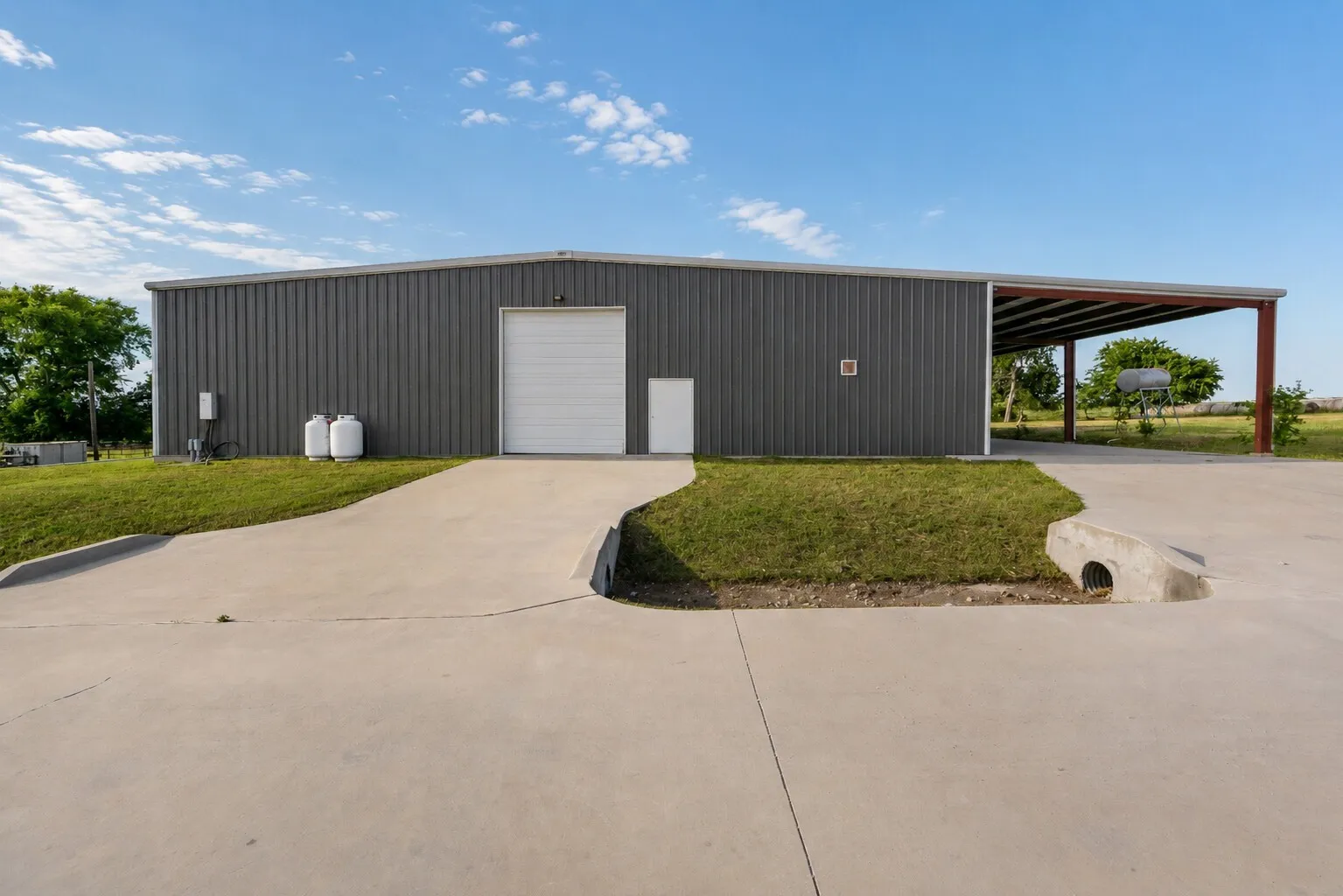 Single Family Residence For Sale in Wise County , 426 CR 2320, Decatur, Texas 76234, 2 Bedroom, 2 Bathroom, Garage spaces, 2,400 Sqft, built in 2019, mls#21278967, Real Estate Agent in Decatur, Homes For Sale in Wise county, Homes For Sale in Decatur, Realtor in Decatur Texas, Real Estate Brokerage Independent Realty Texas, Luminita Cordes Realtor